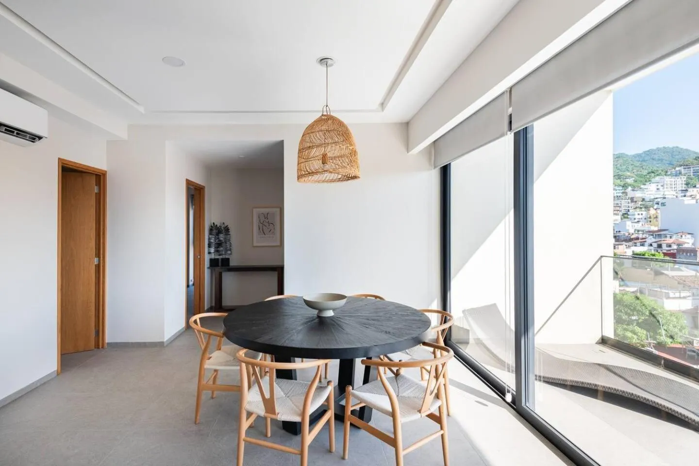 Dining area in 105 Downtown