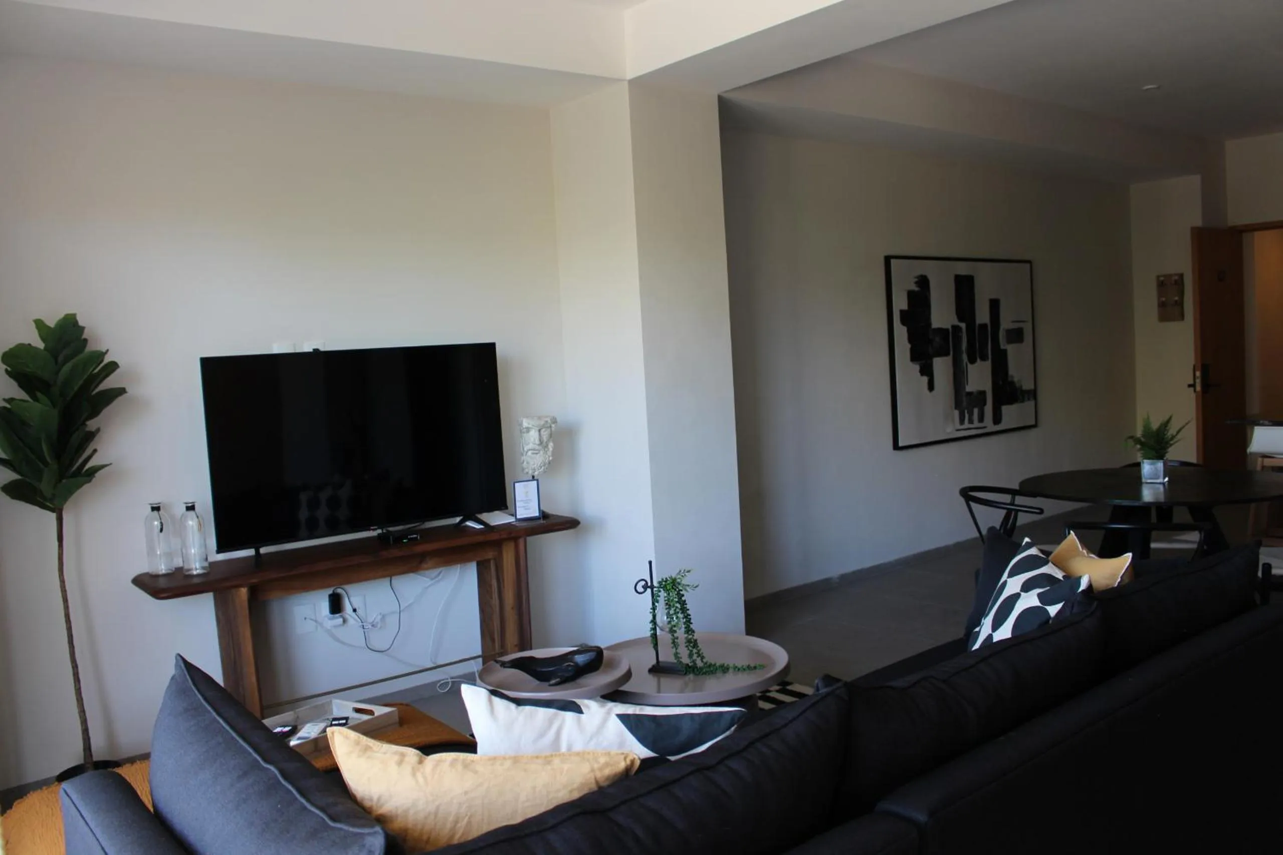 Communal lounge/ TV room in 105 Downtown