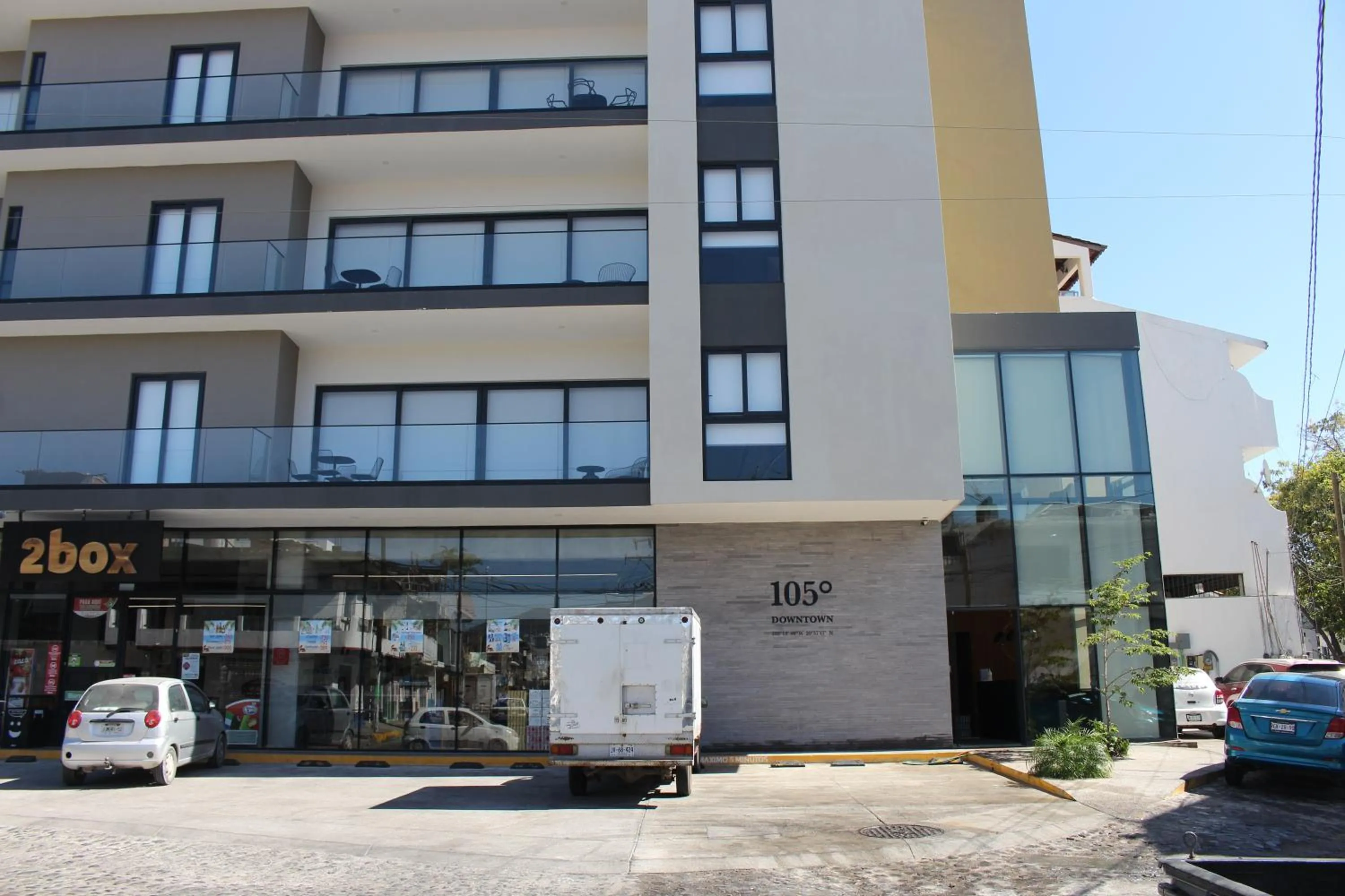 Property building in 105 Downtown