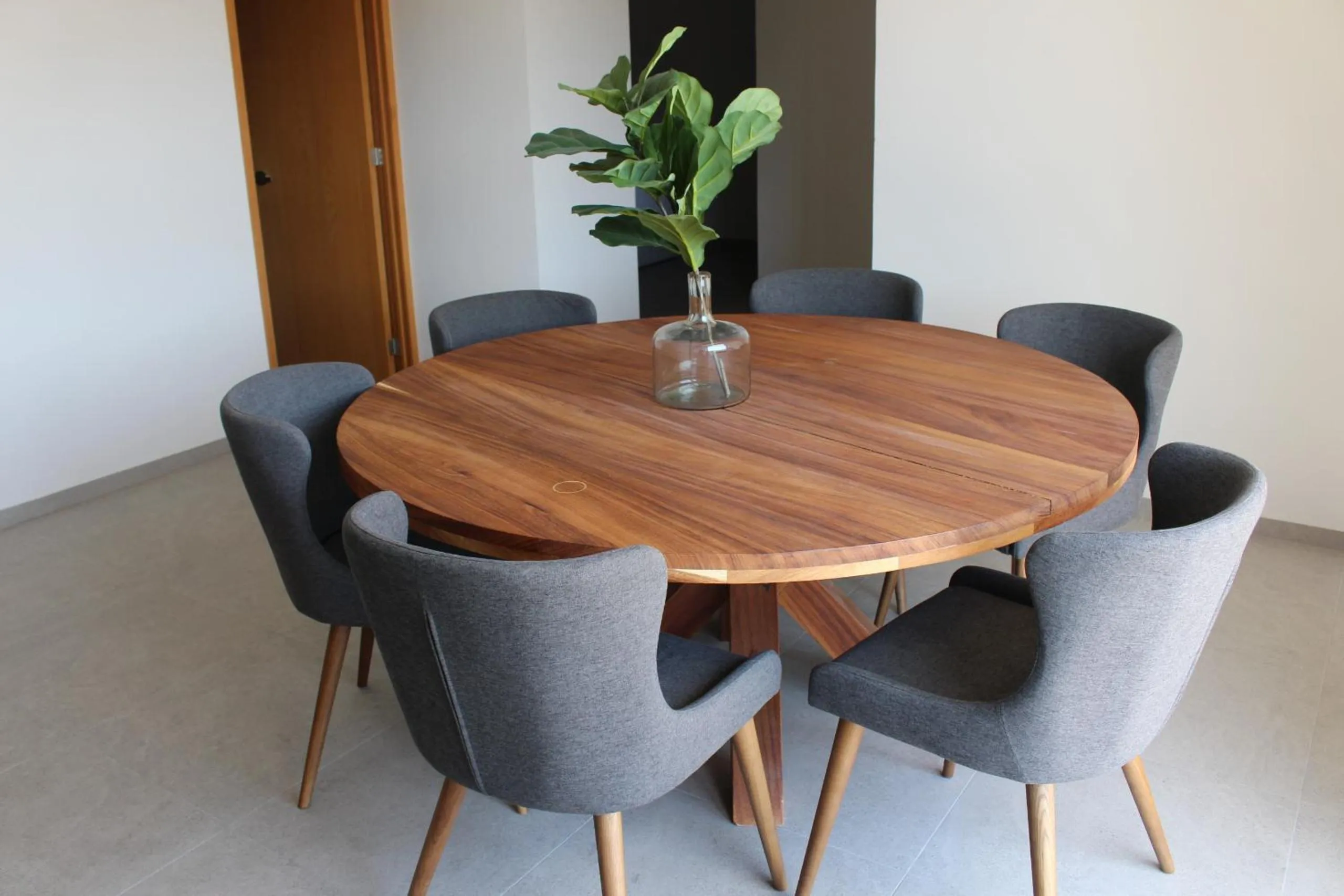 Dining area in 105 Downtown