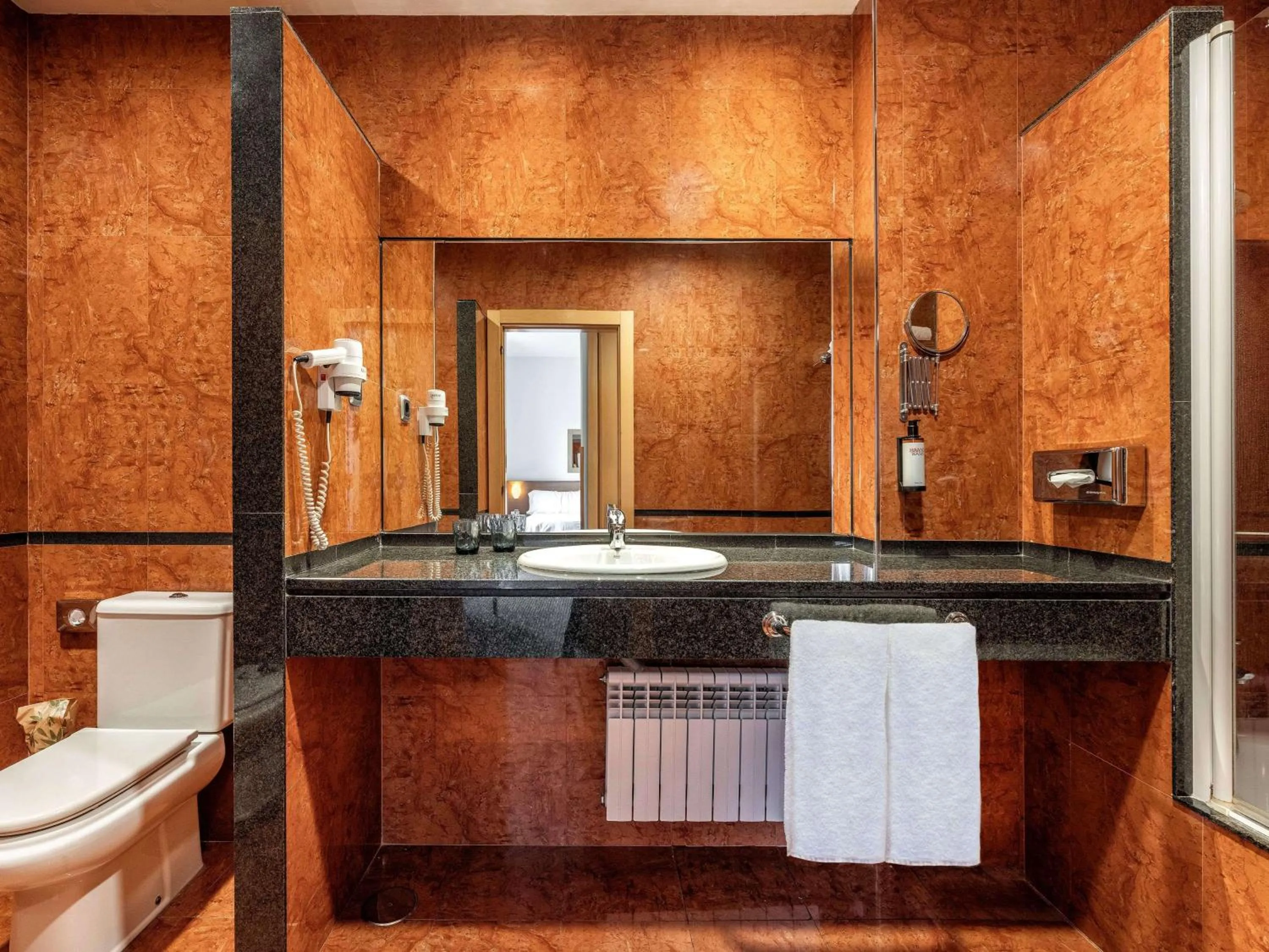 Bedroom in Hotel Zentral León