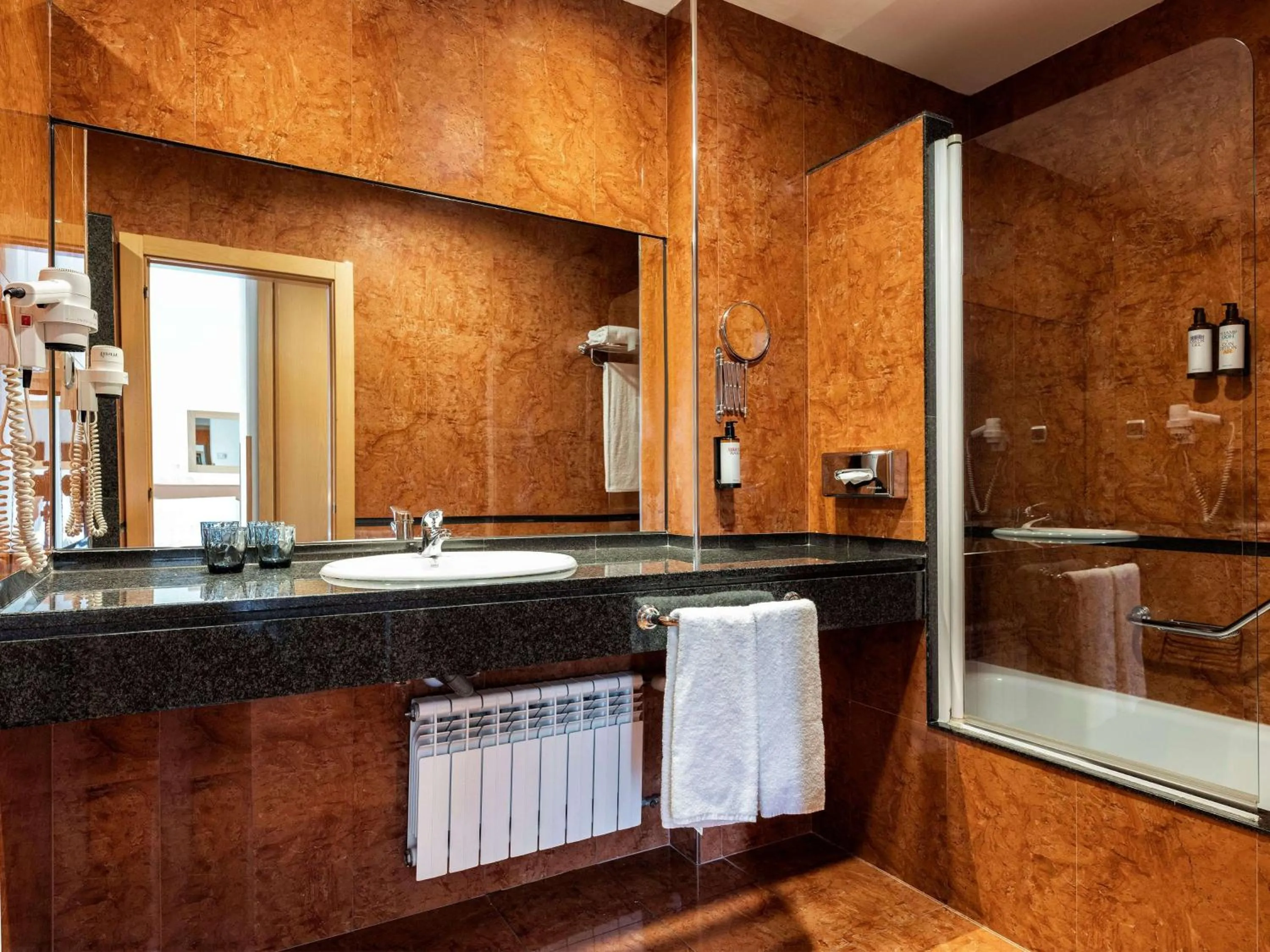 Bedroom in Hotel Zentral León