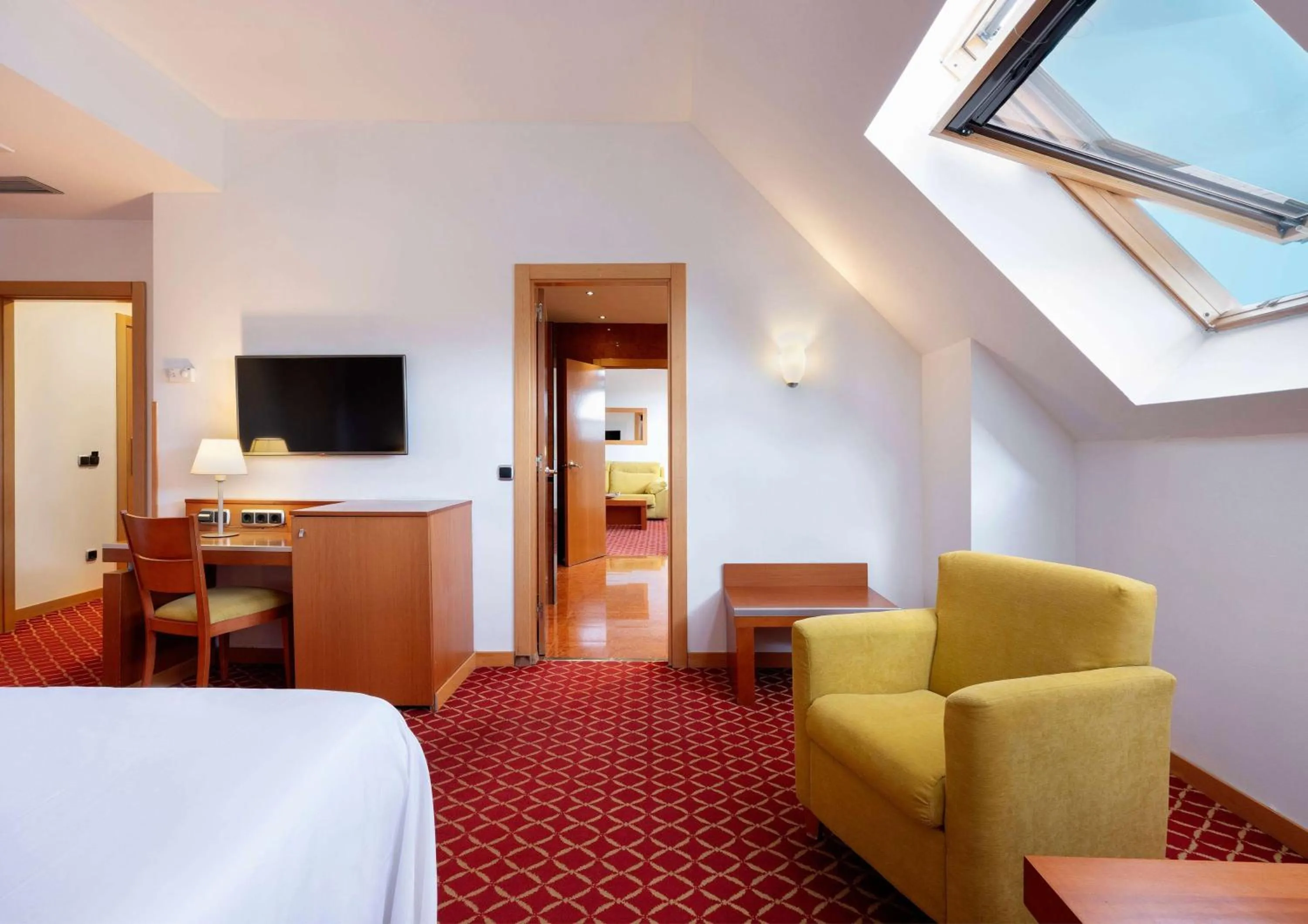 Bedroom, Bed in Hotel Zentral León