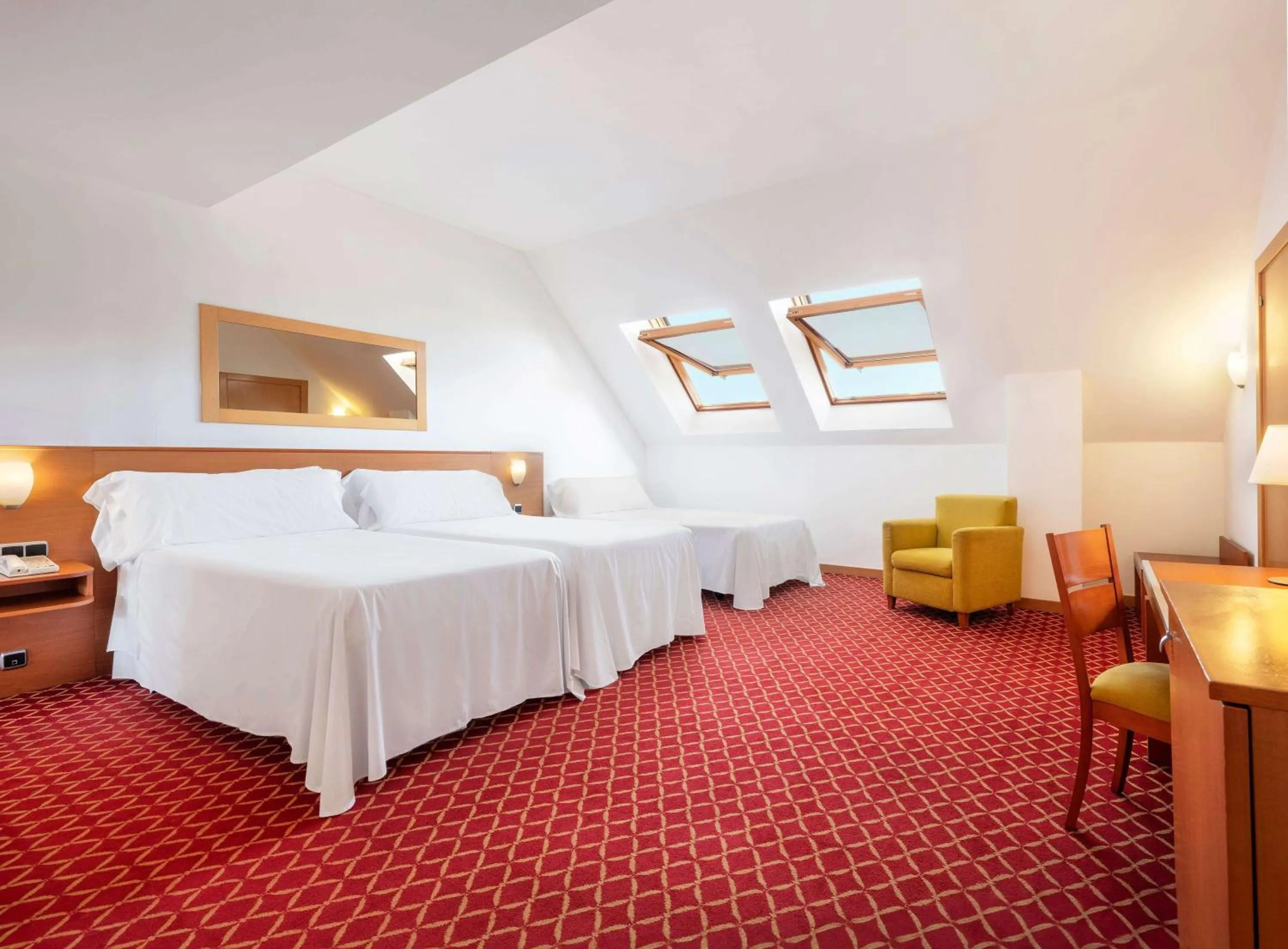 Bedroom, Bed in Hotel Zentral León