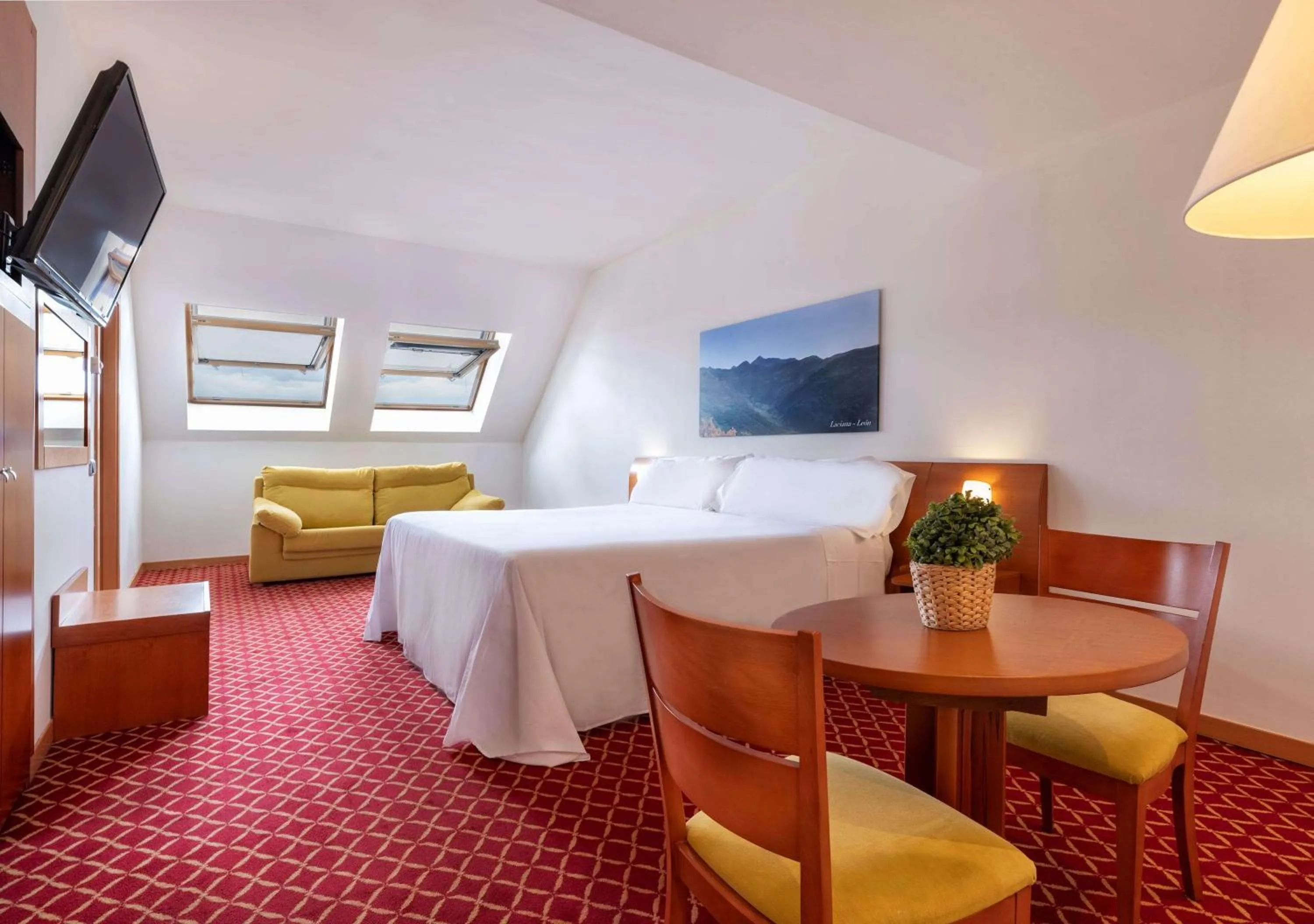 Bedroom, Bed in Hotel Zentral León