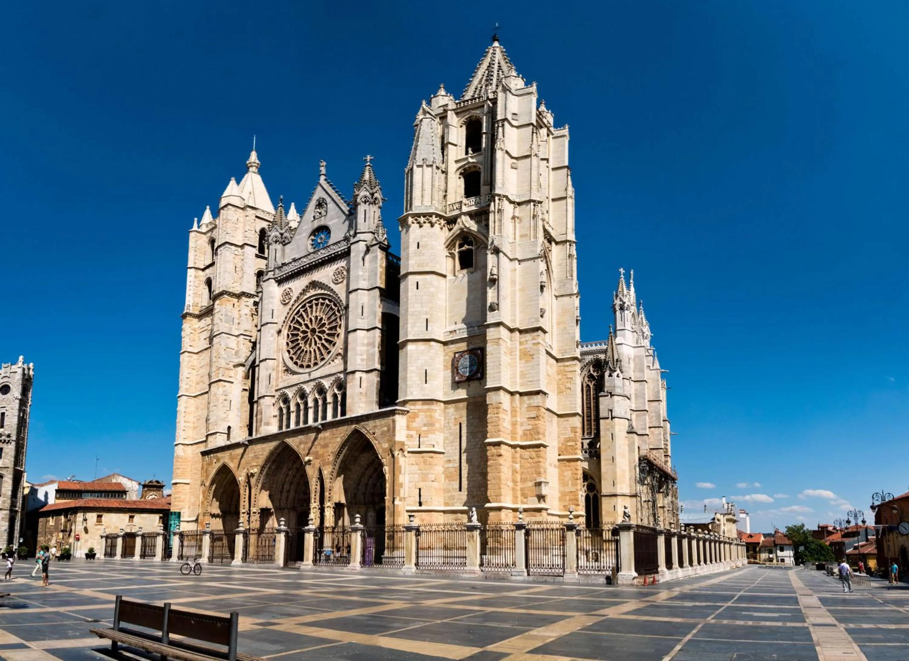 Nearby landmark in Hotel Zentral León
