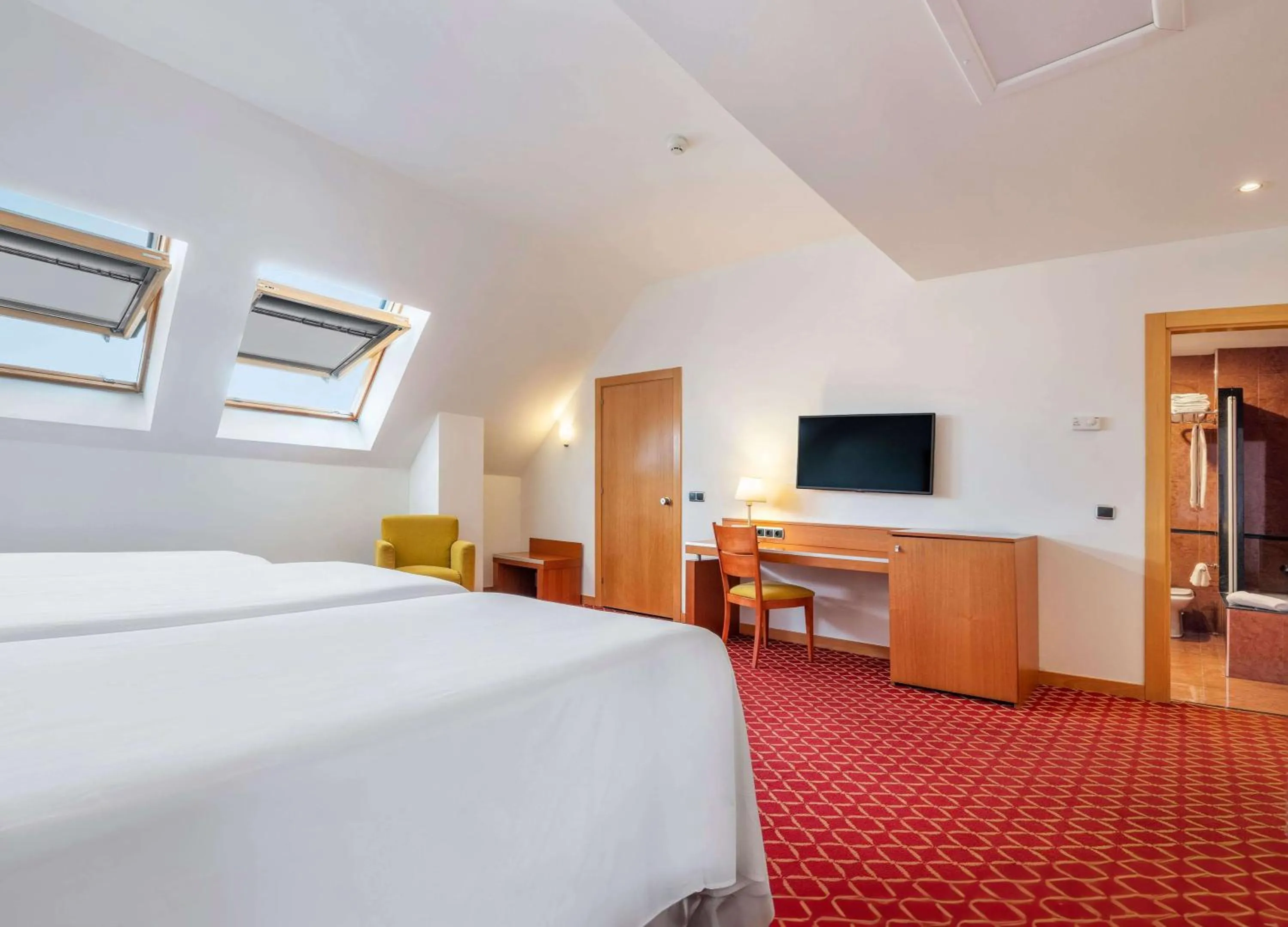 Bedroom, Bed in Hotel Zentral León