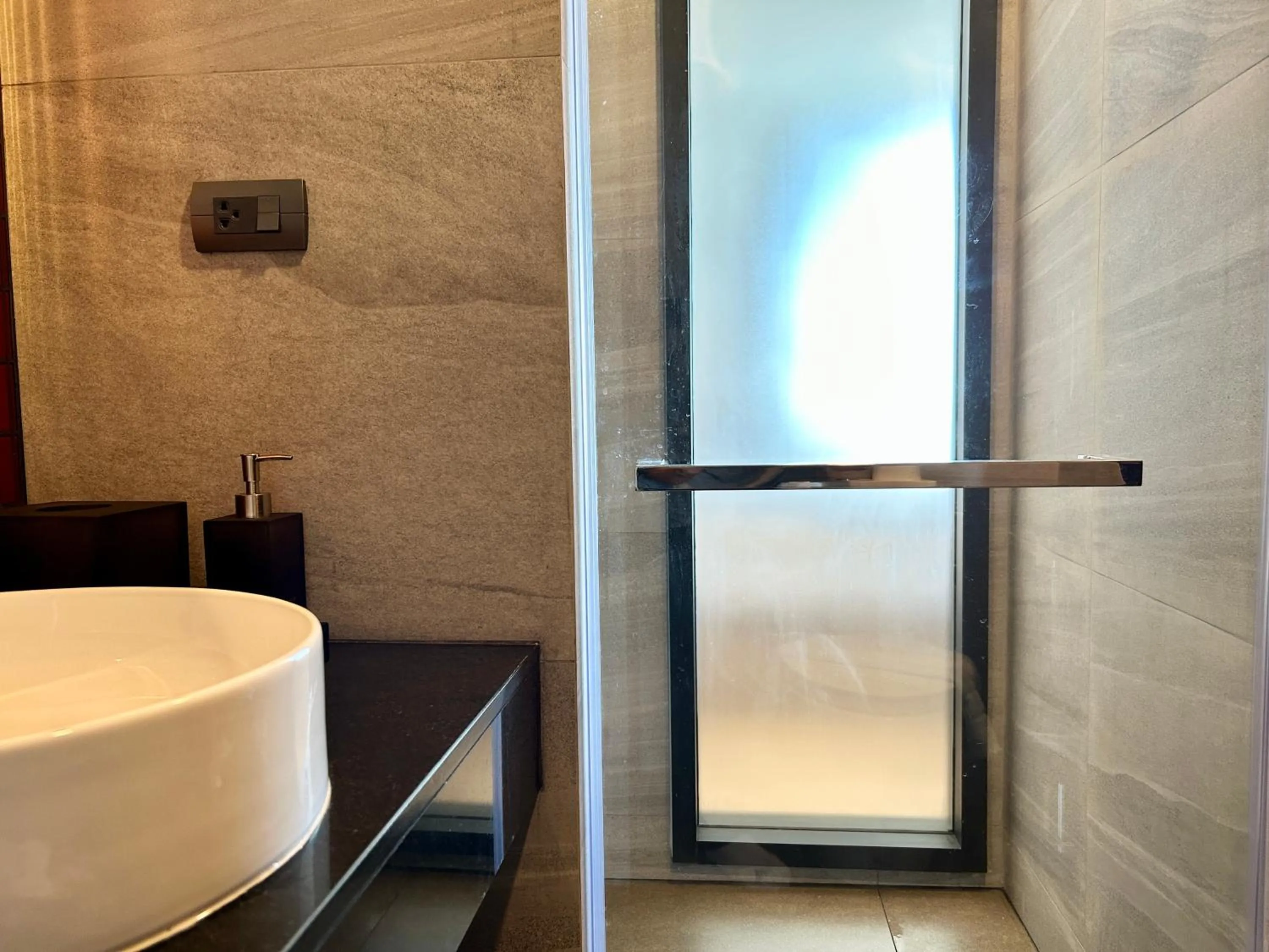 Shower in Edge Central Pattaya By YoYo