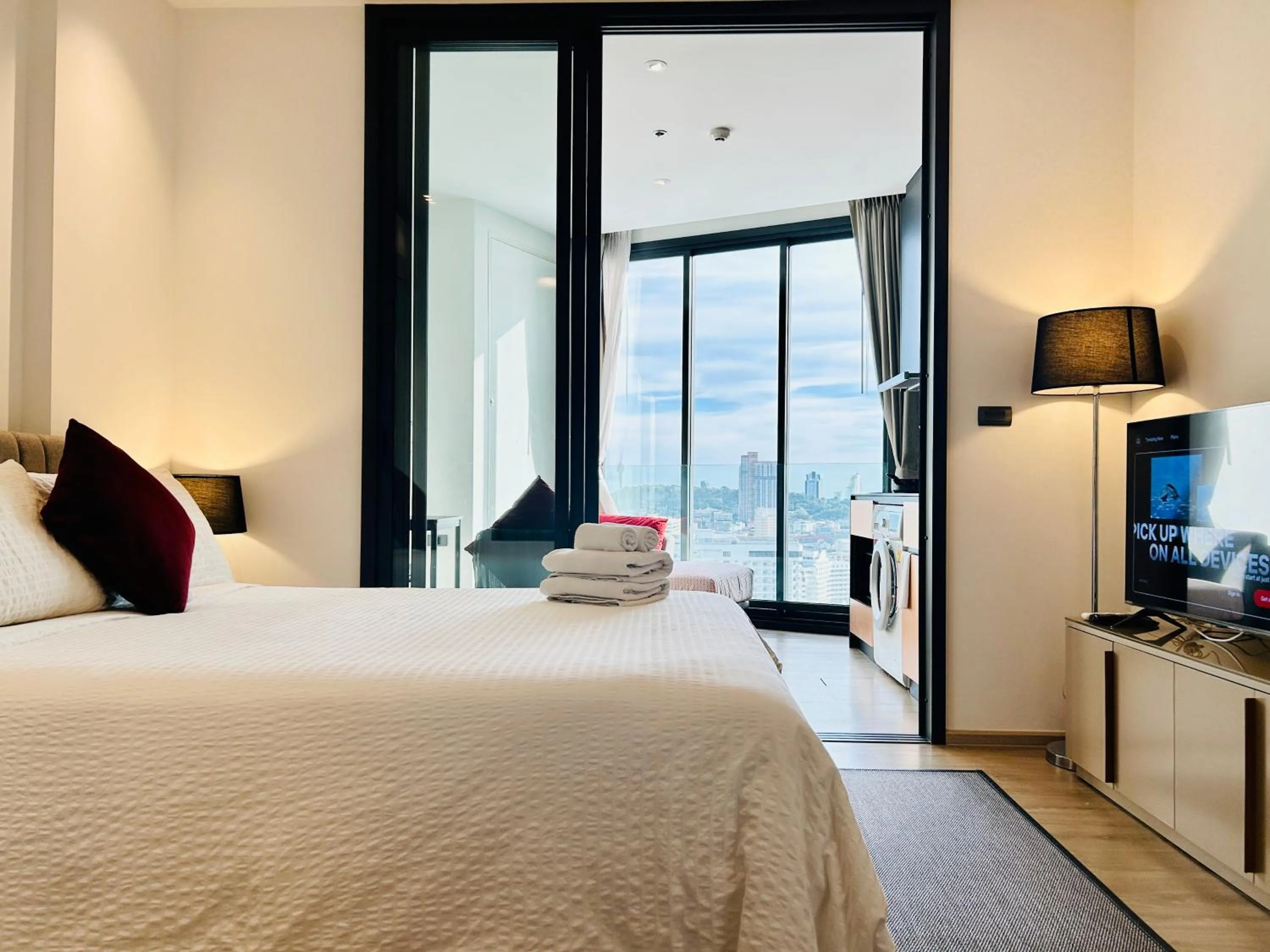 Bed in Edge Central Pattaya By YoYo