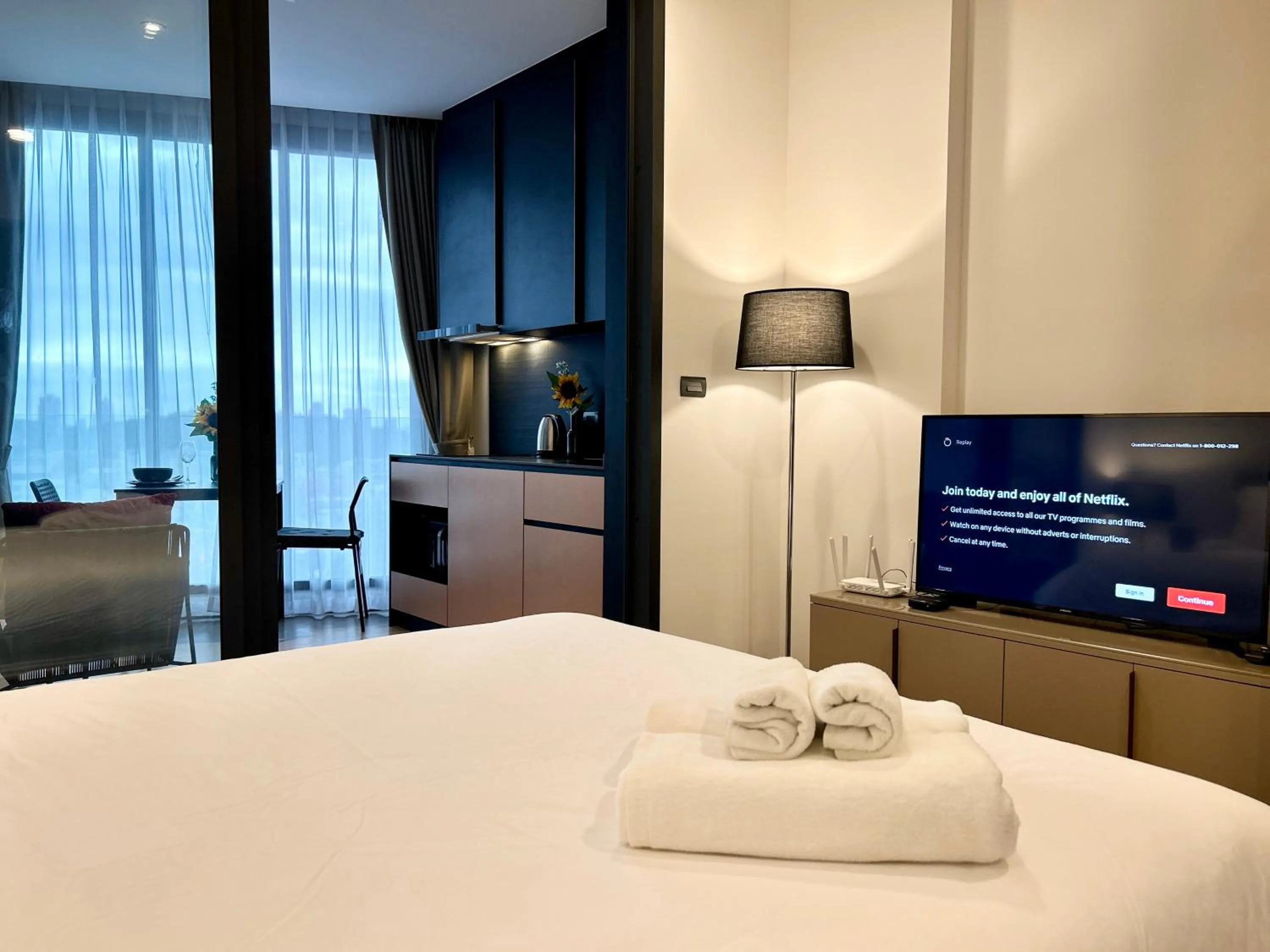 Bed in Edge Central Pattaya By YoYo