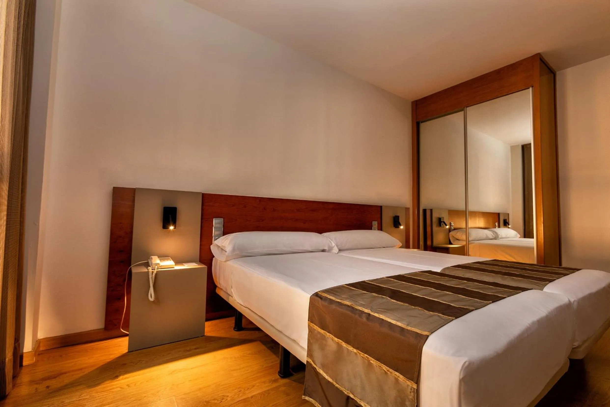 Photo of the whole room, Bed in Vértice Indalo Almería