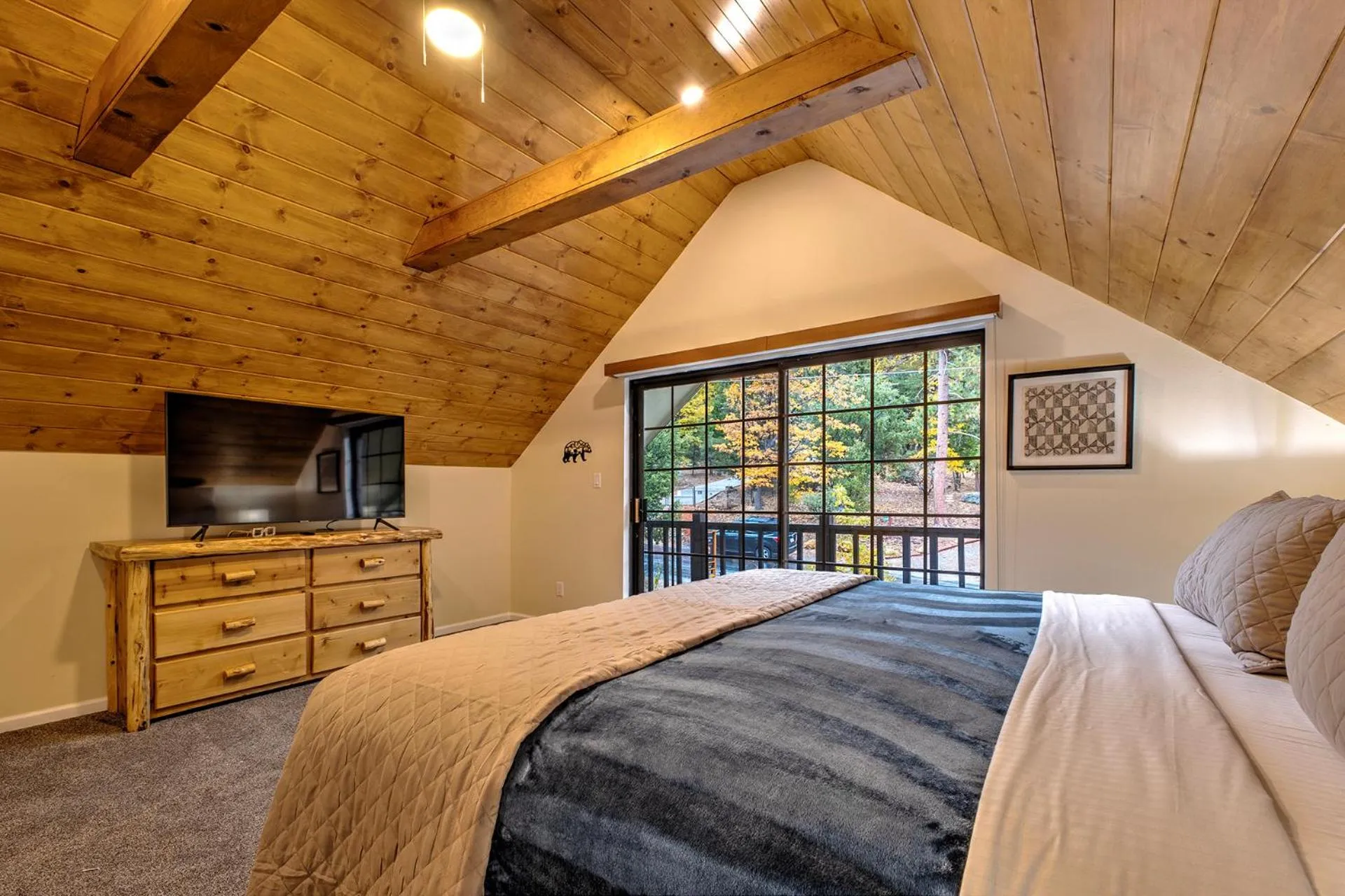 Bedroom, Bed in Idyllwild Inn
