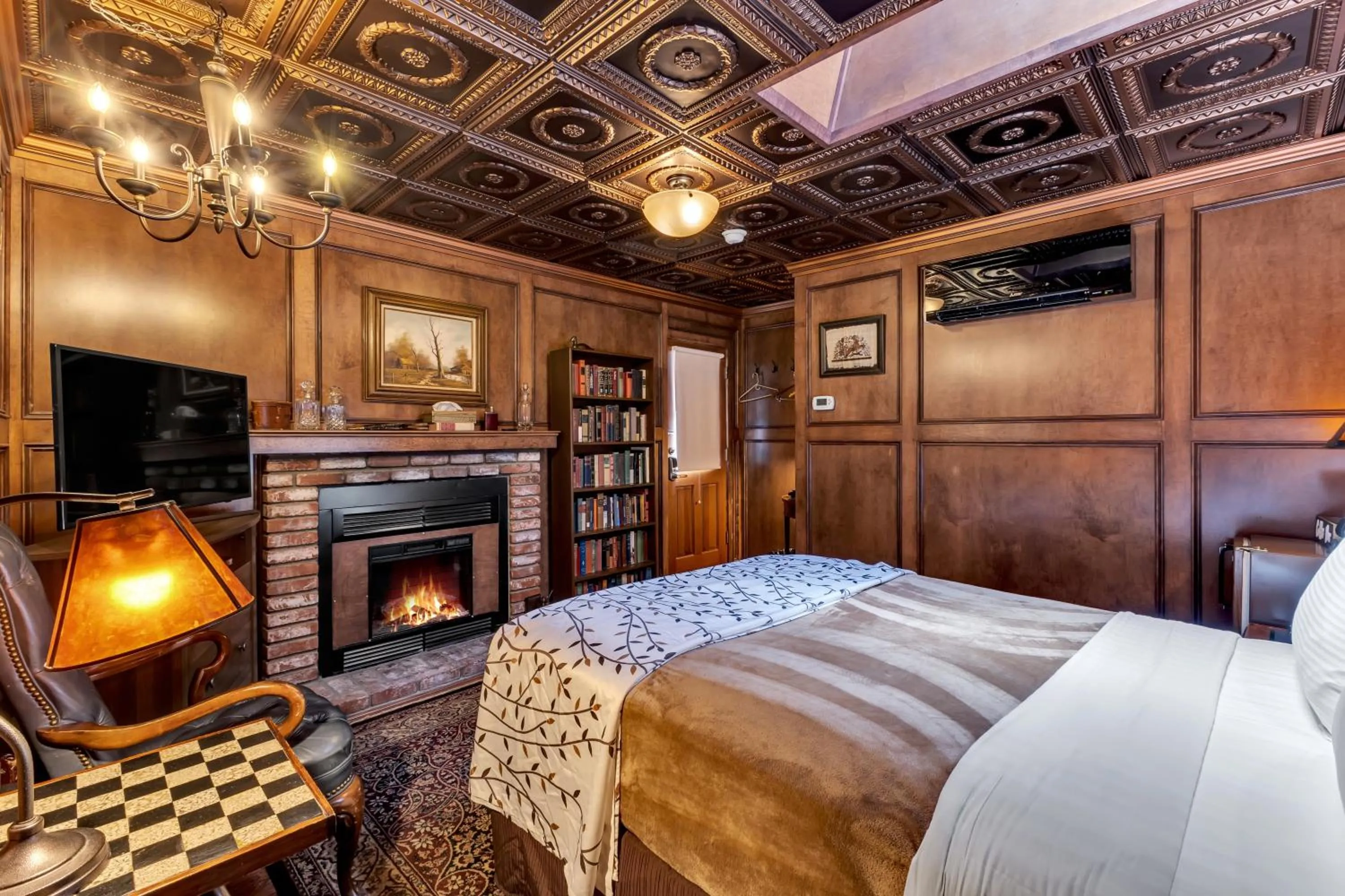 Bed in Idyllwild Inn