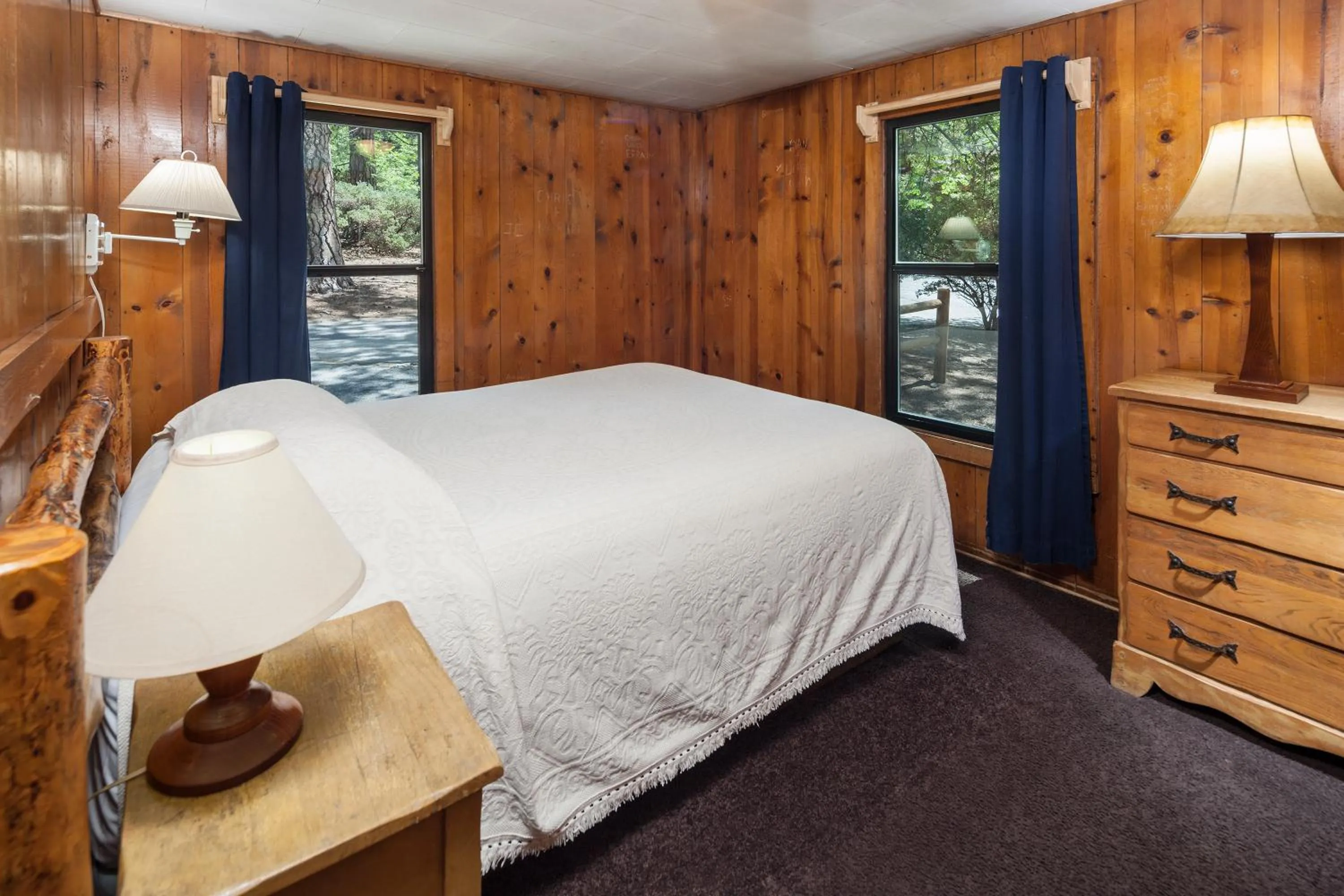 Bed in Idyllwild Inn