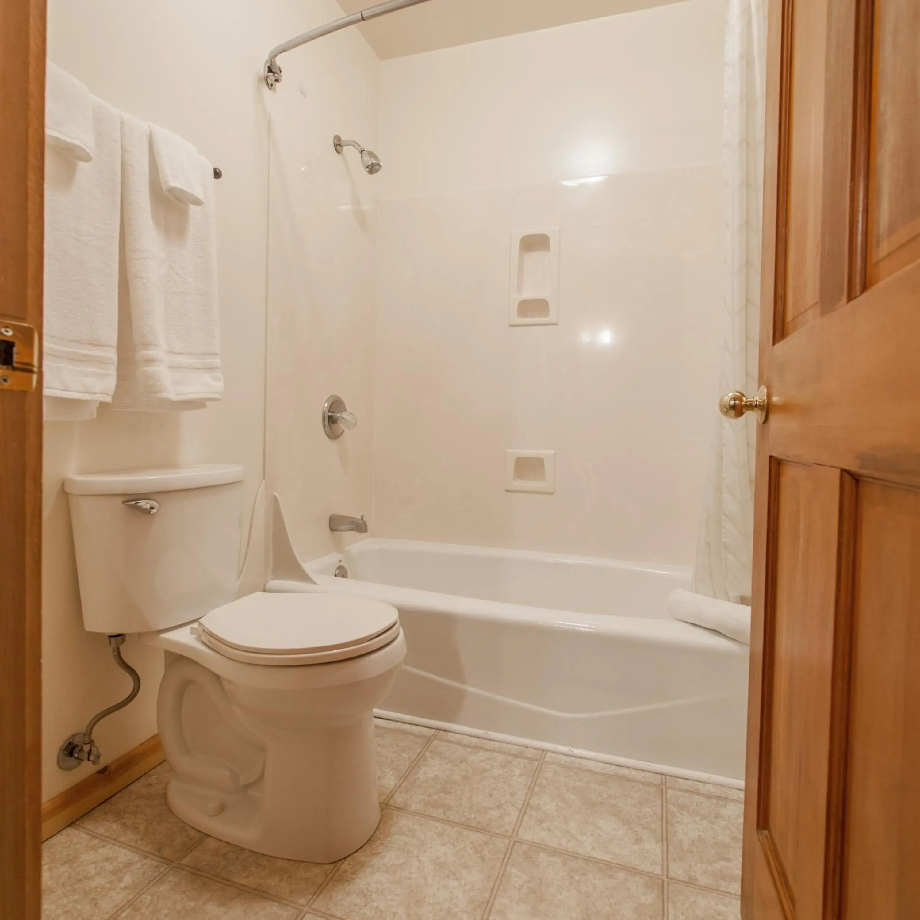 King Suite in Idyllwild Inn King Suite in Idyllwild Inn