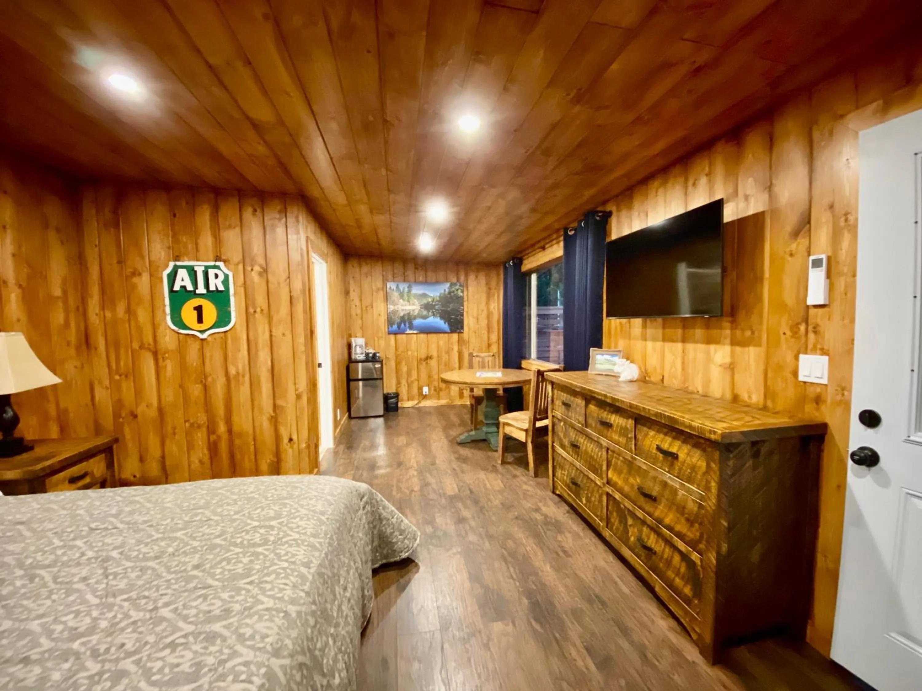 Bed in Idyllwild Inn