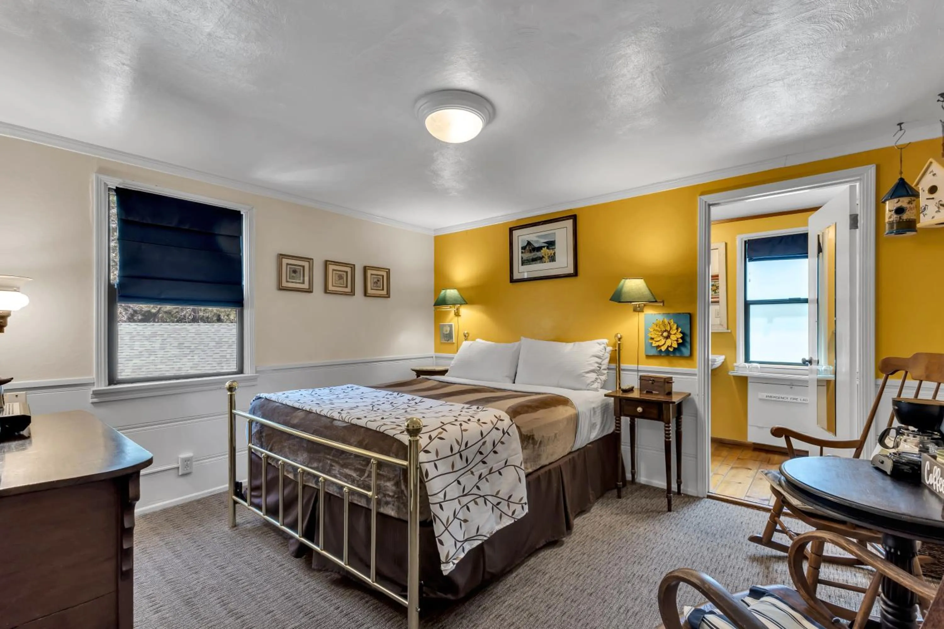 Bed in Idyllwild Inn