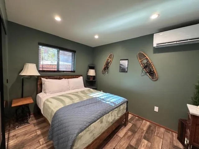 Bed in Idyllwild Inn