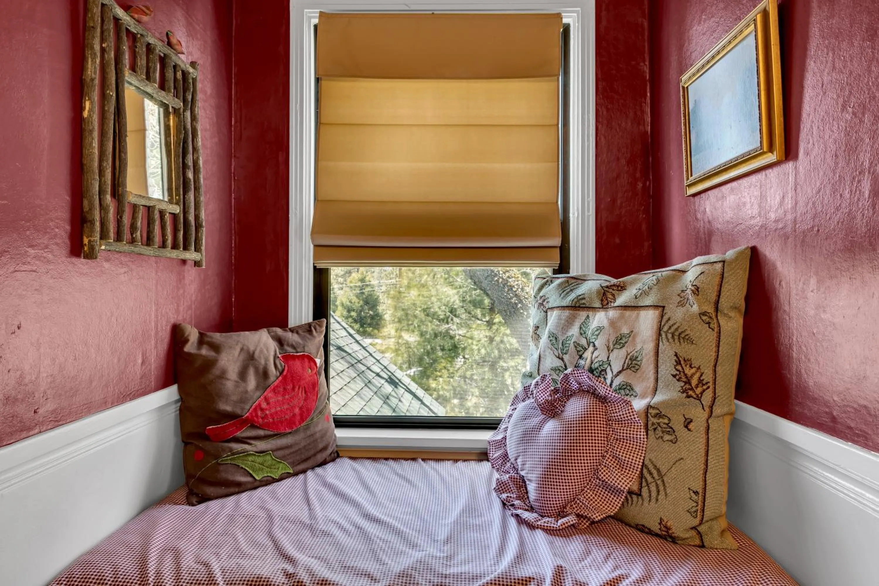 Bed in Idyllwild Inn