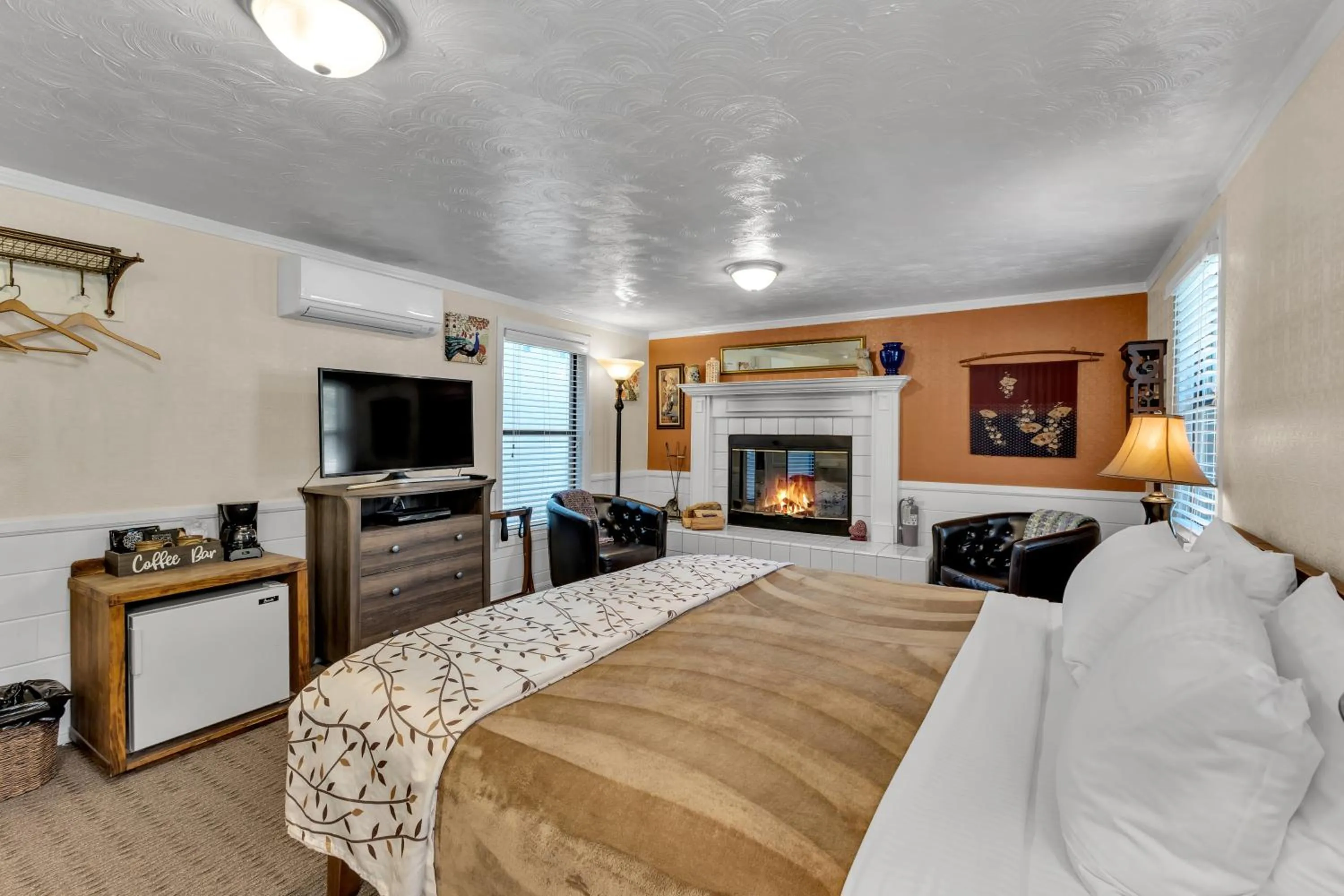 Bed in Idyllwild Inn