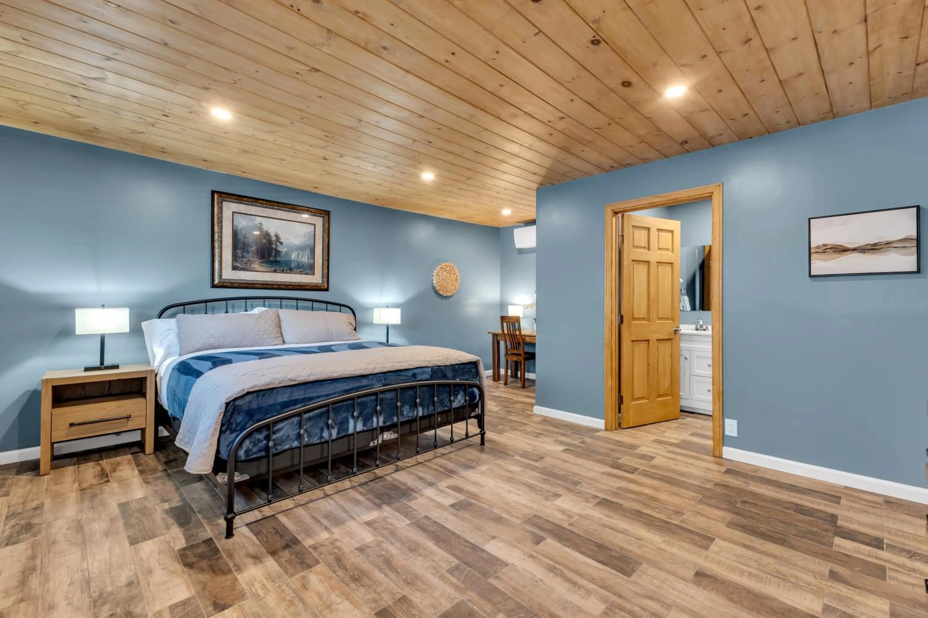 Bed in Idyllwild Inn