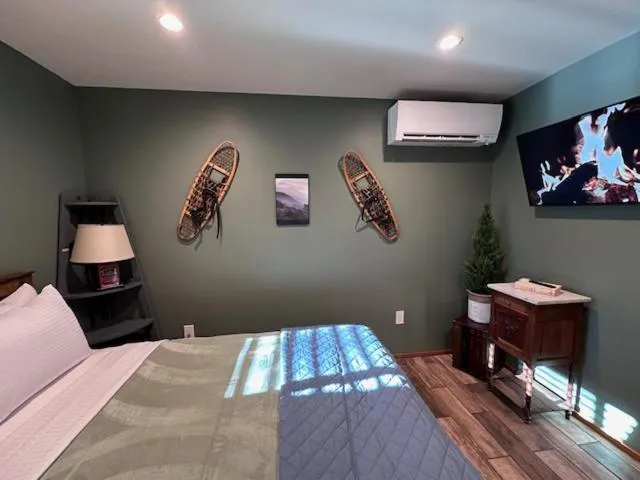 Bed in Idyllwild Inn