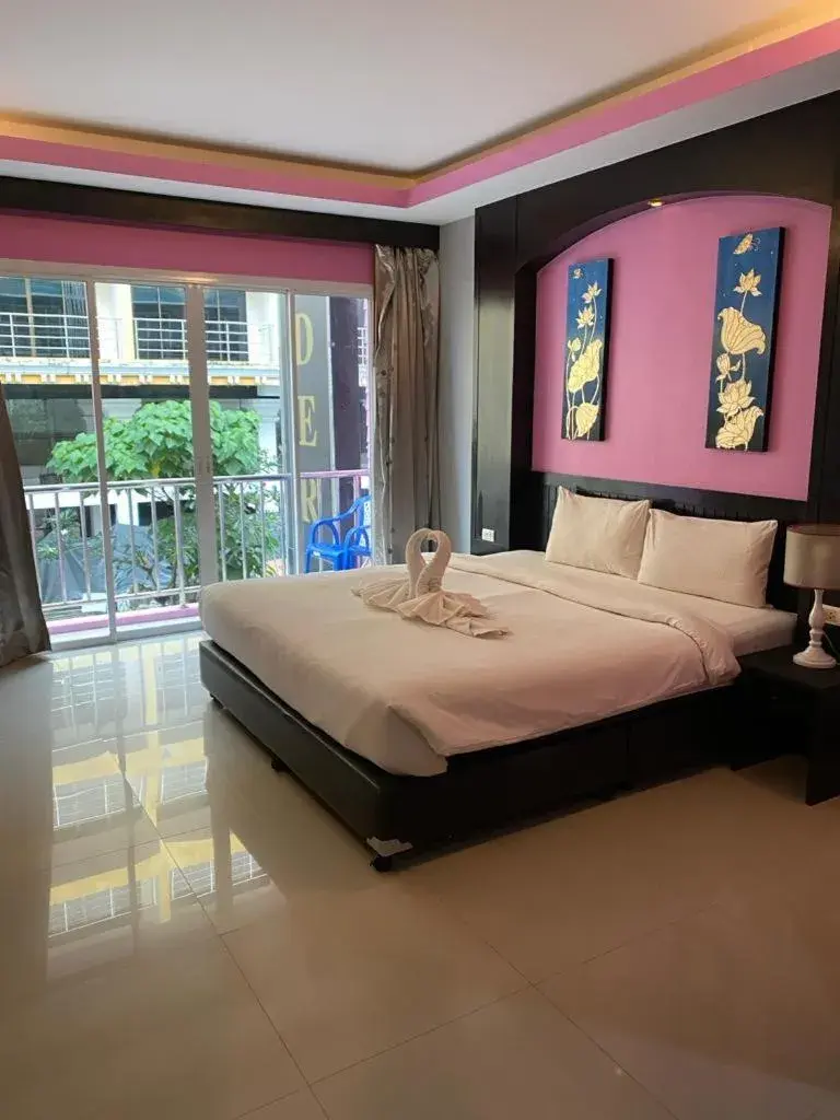 Deluxe Double Room in Lavender Patong Hotel Deluxe Double Room in Lavender Patong Hotel