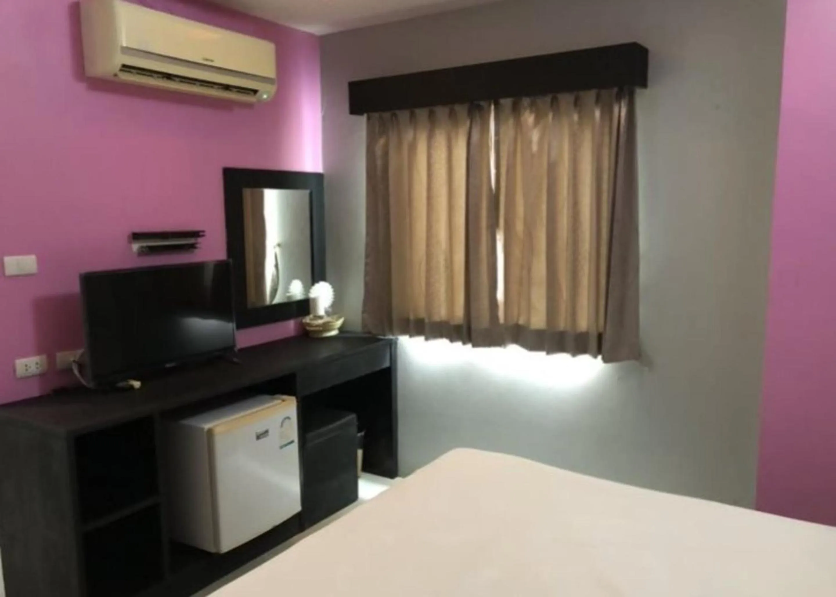 Toilet, Bed in Lavender Patong Hotel