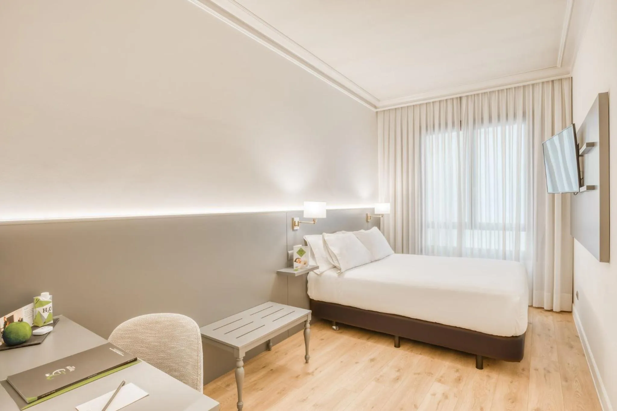 Photo of the whole room, Bed in Sercotel Arenal Bilbao