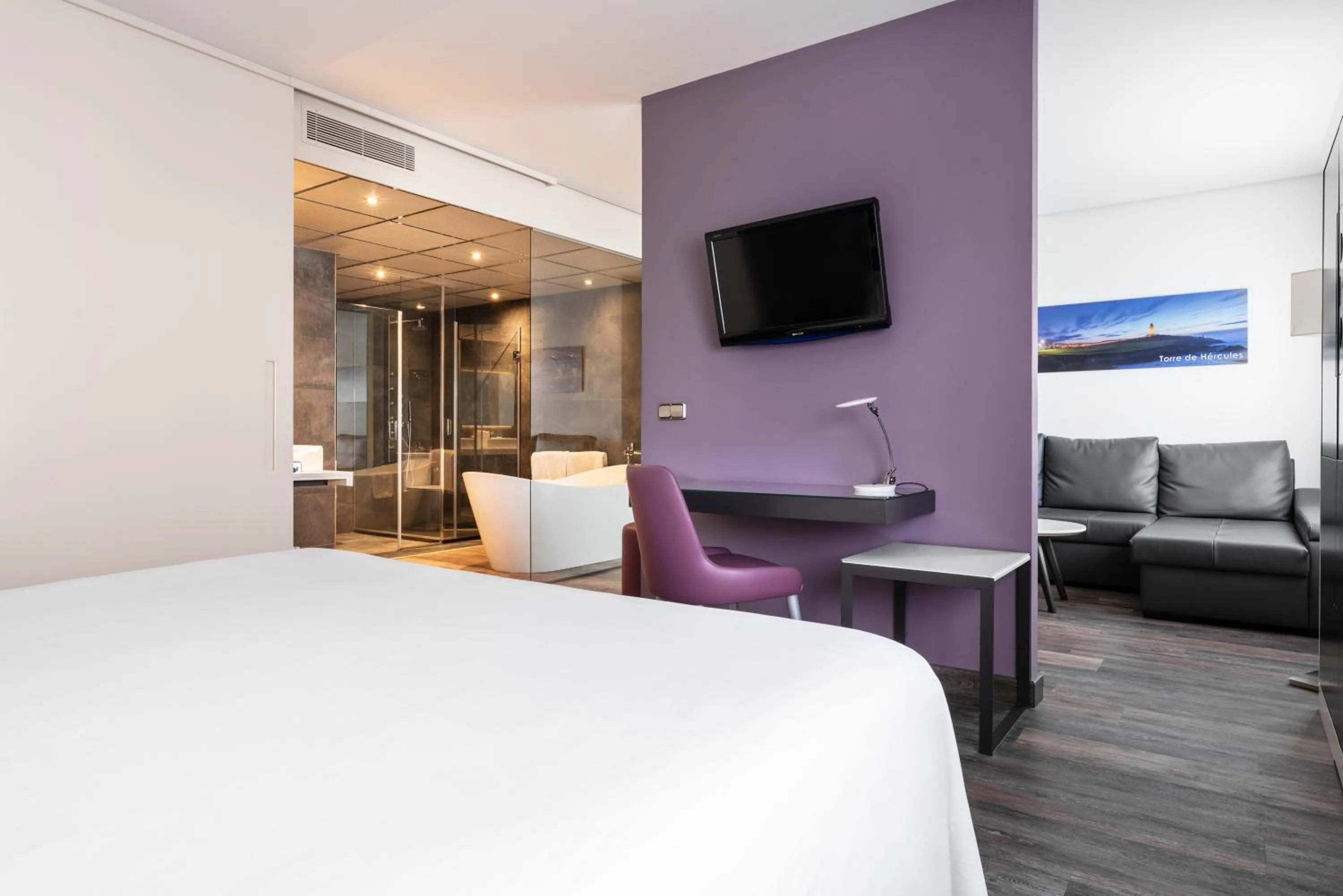 TV and multimedia, Bed in Exe Coruña