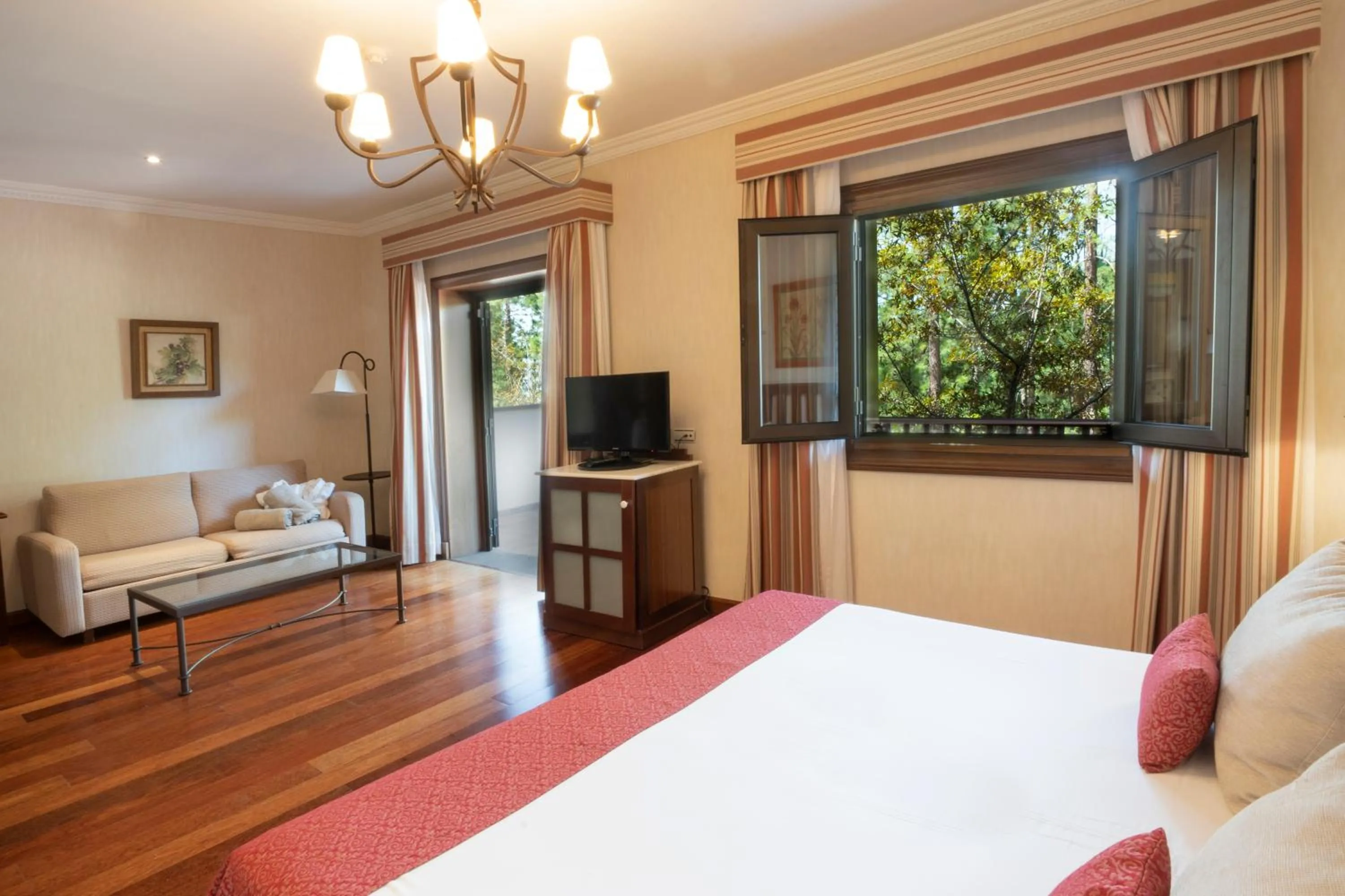 Bedroom, Bed in Hotel Spa Villalba