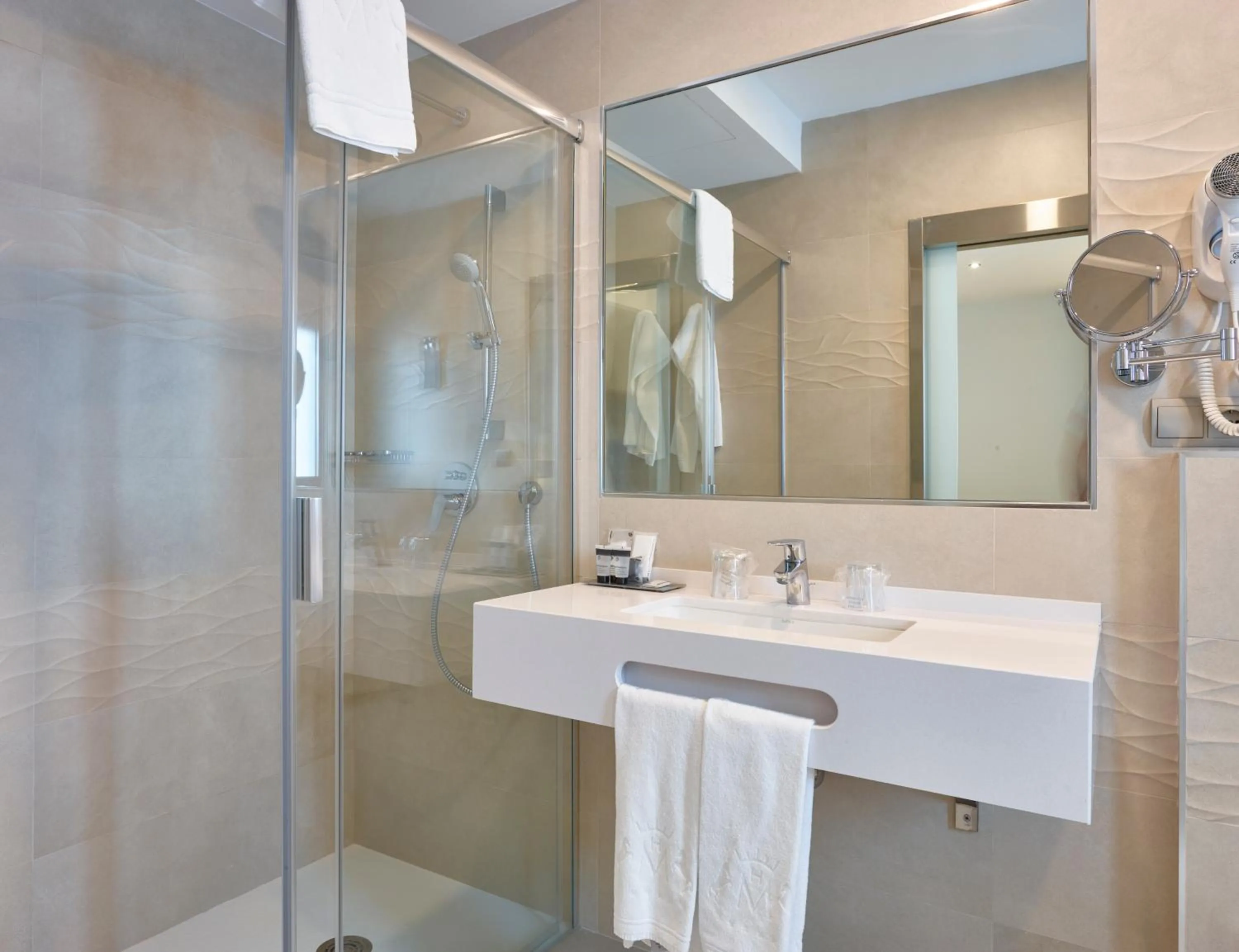 Shower in Hotel Maestranza