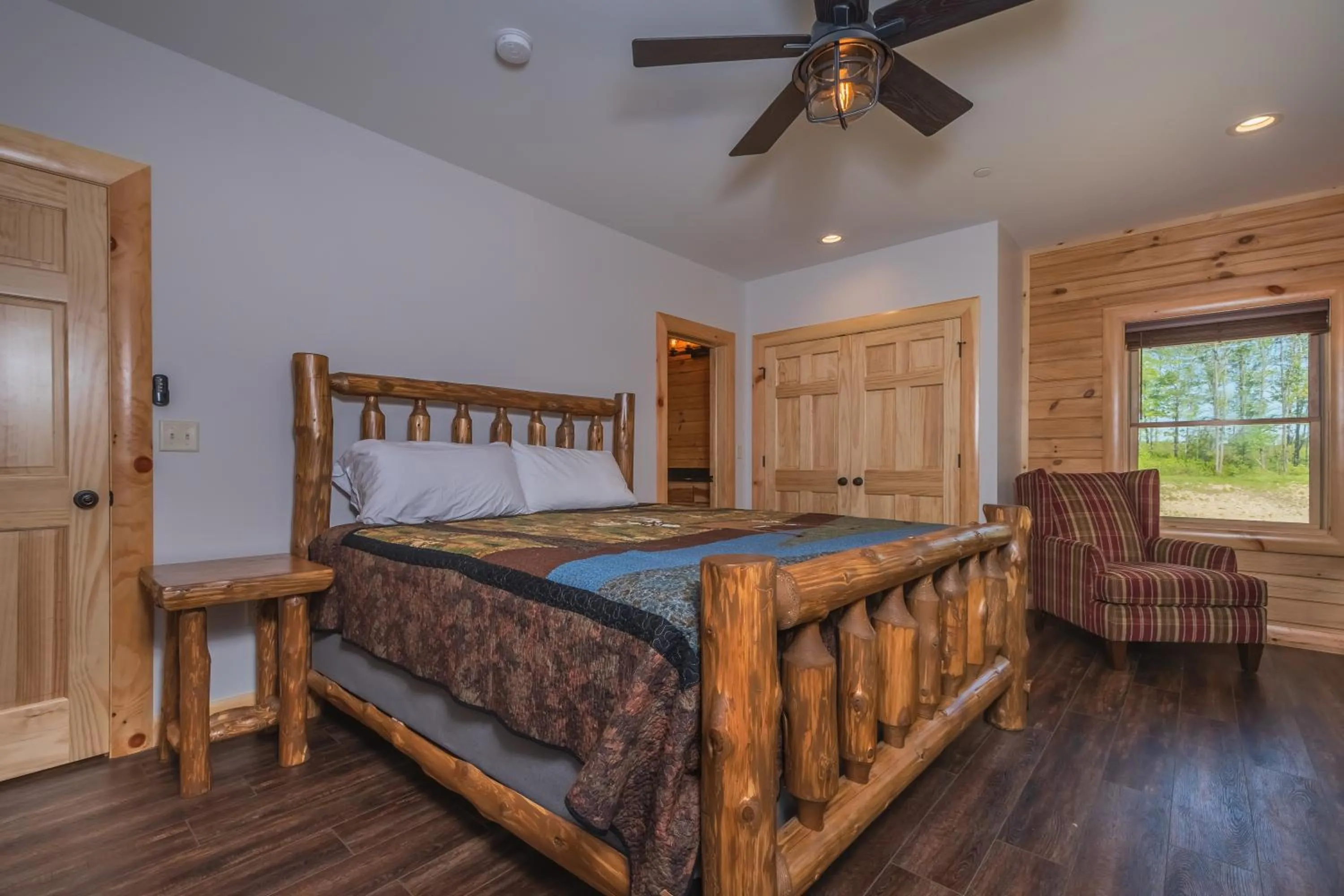 Property building, Bed in CJs Mountain Lodge