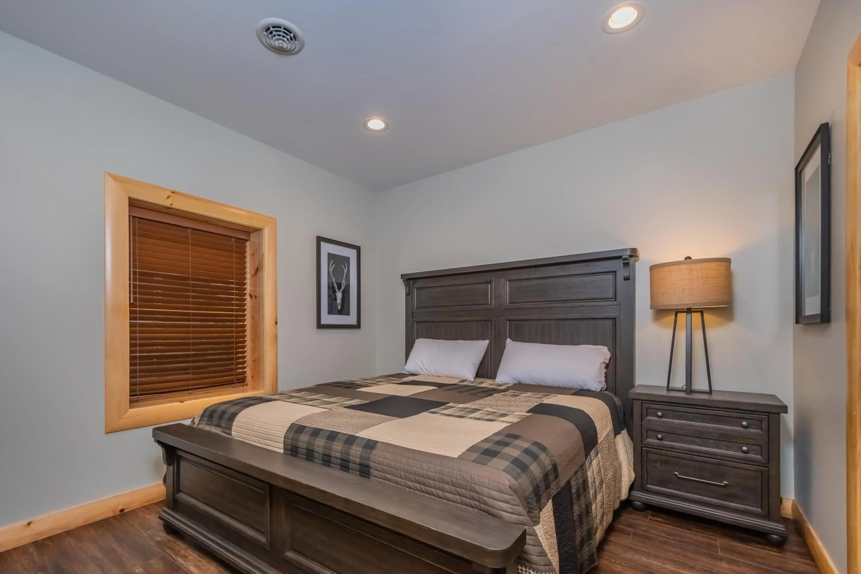 Property building, Bed in CJs Mountain Lodge