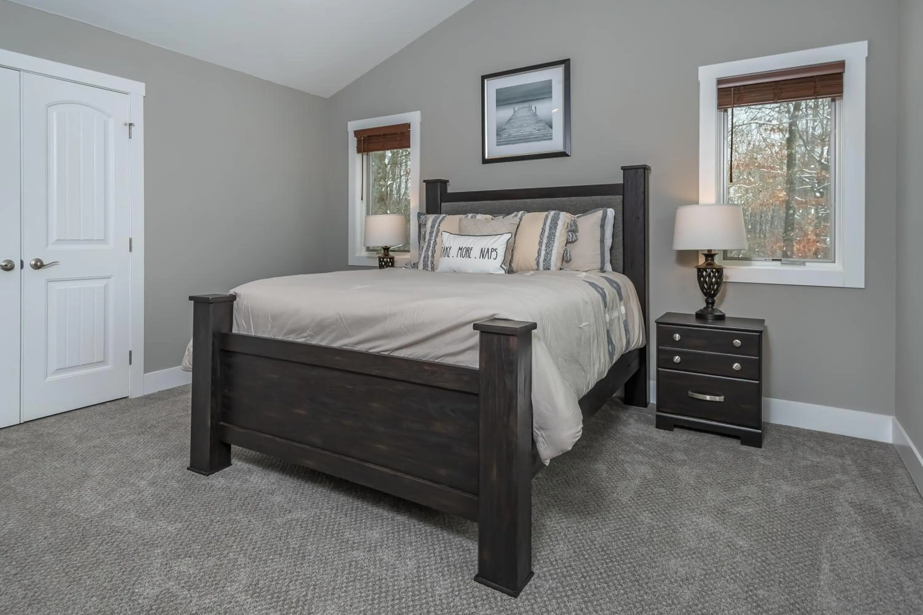 Property building, Bed in Alla Famiglia