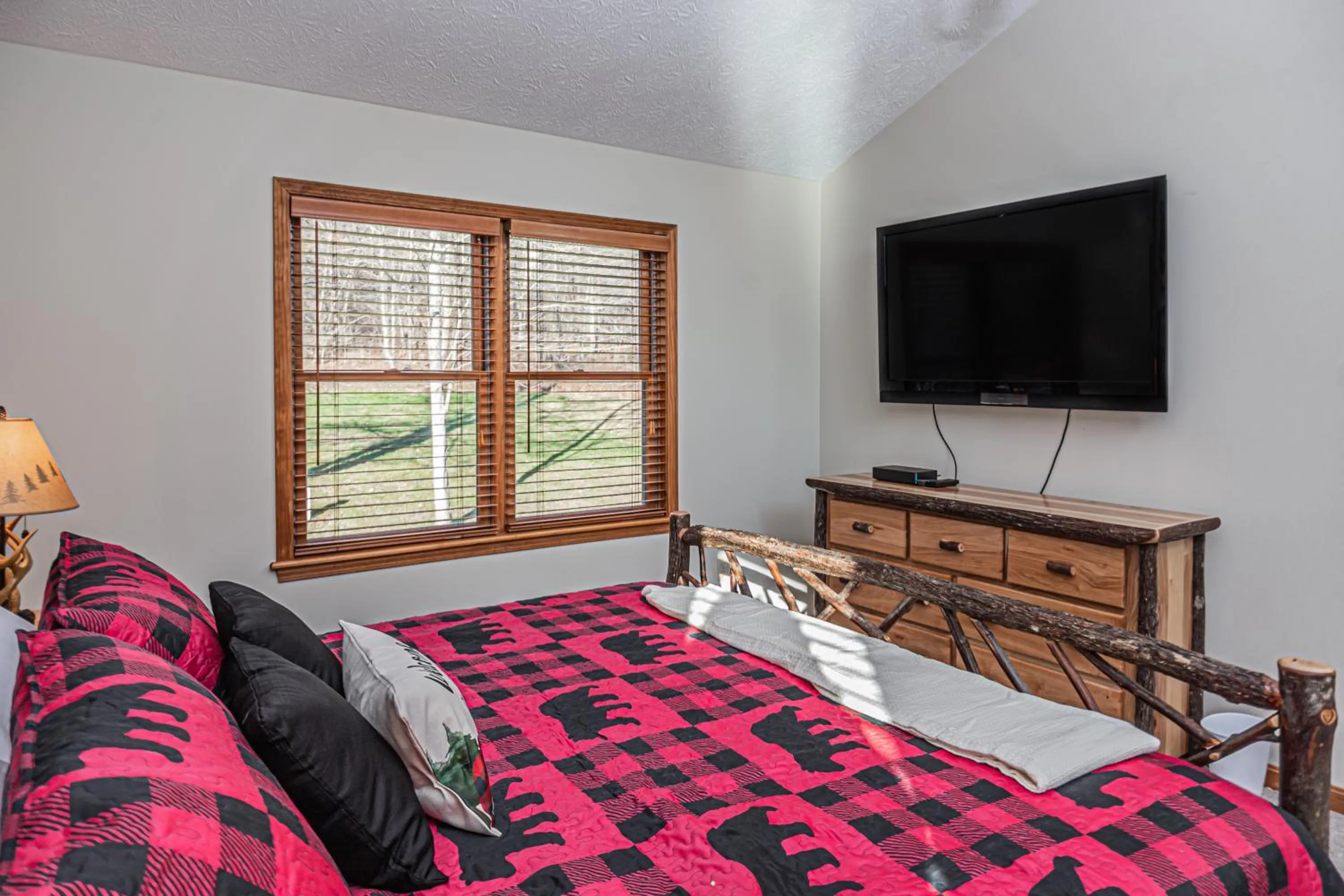 Property building, Bed in Dancing Bear Lodge