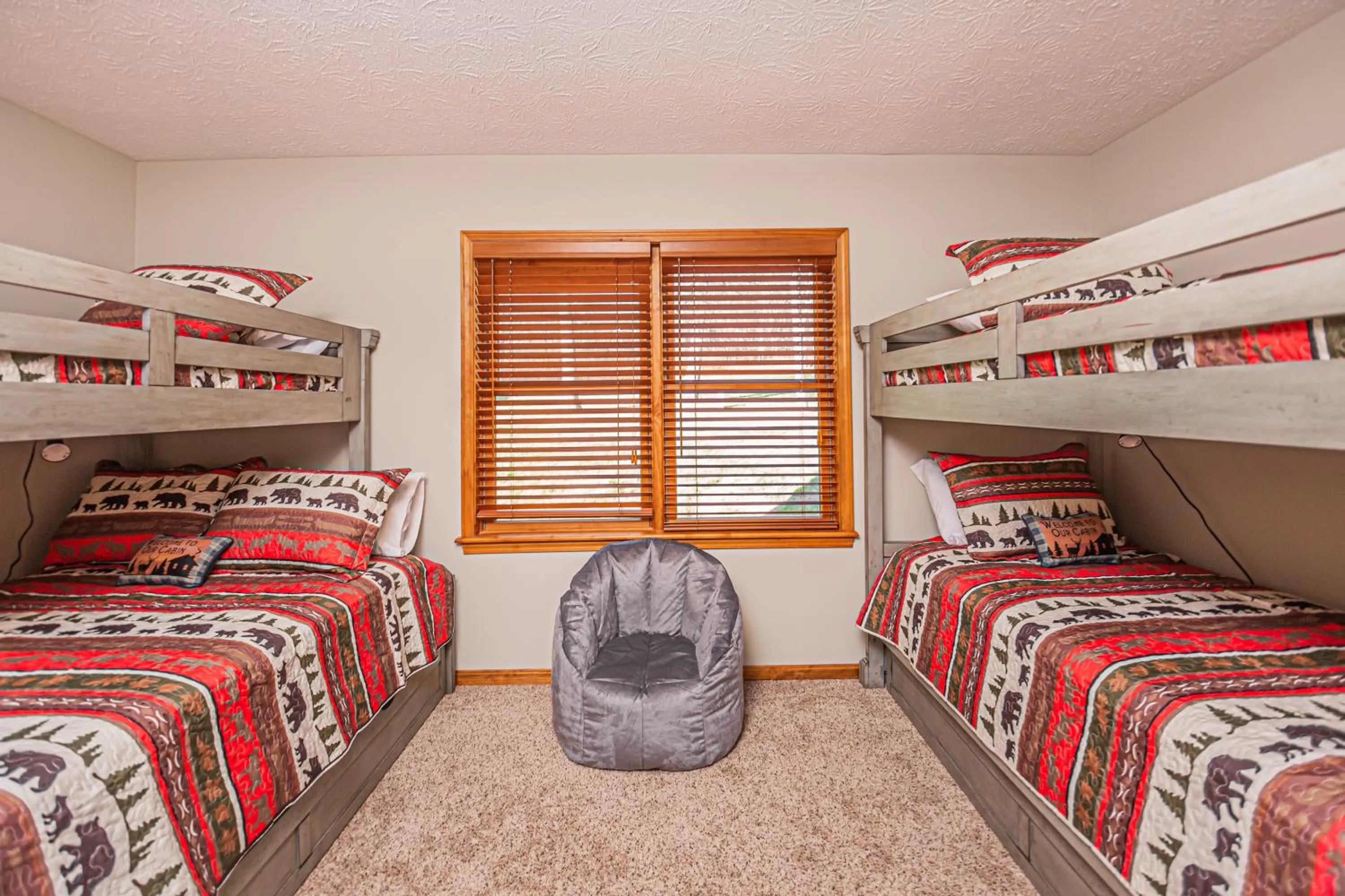 Property building, Bed in Dancing Bear Lodge