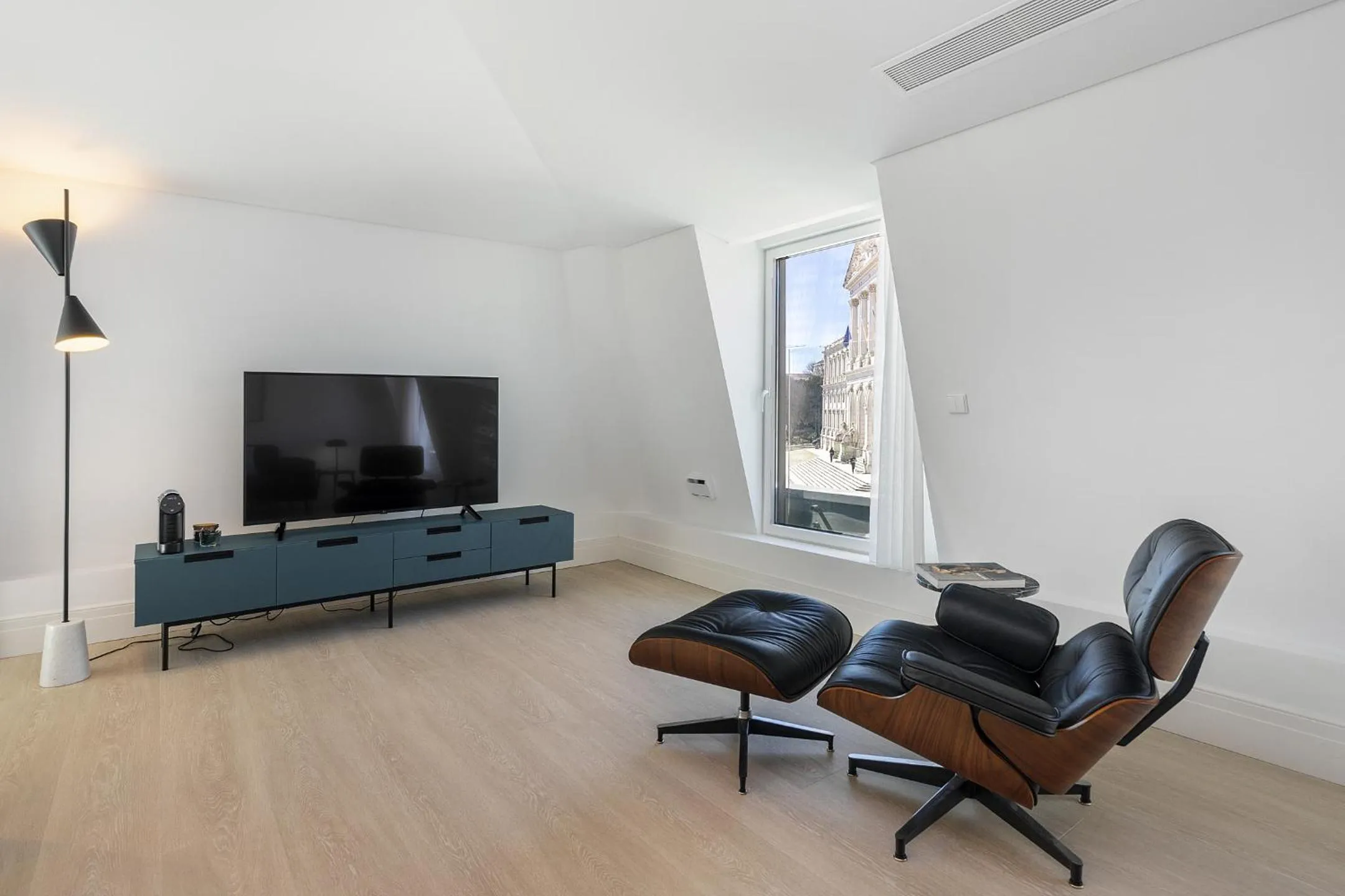 TV and multimedia in Les Deux Mariettes Apartments & Suites