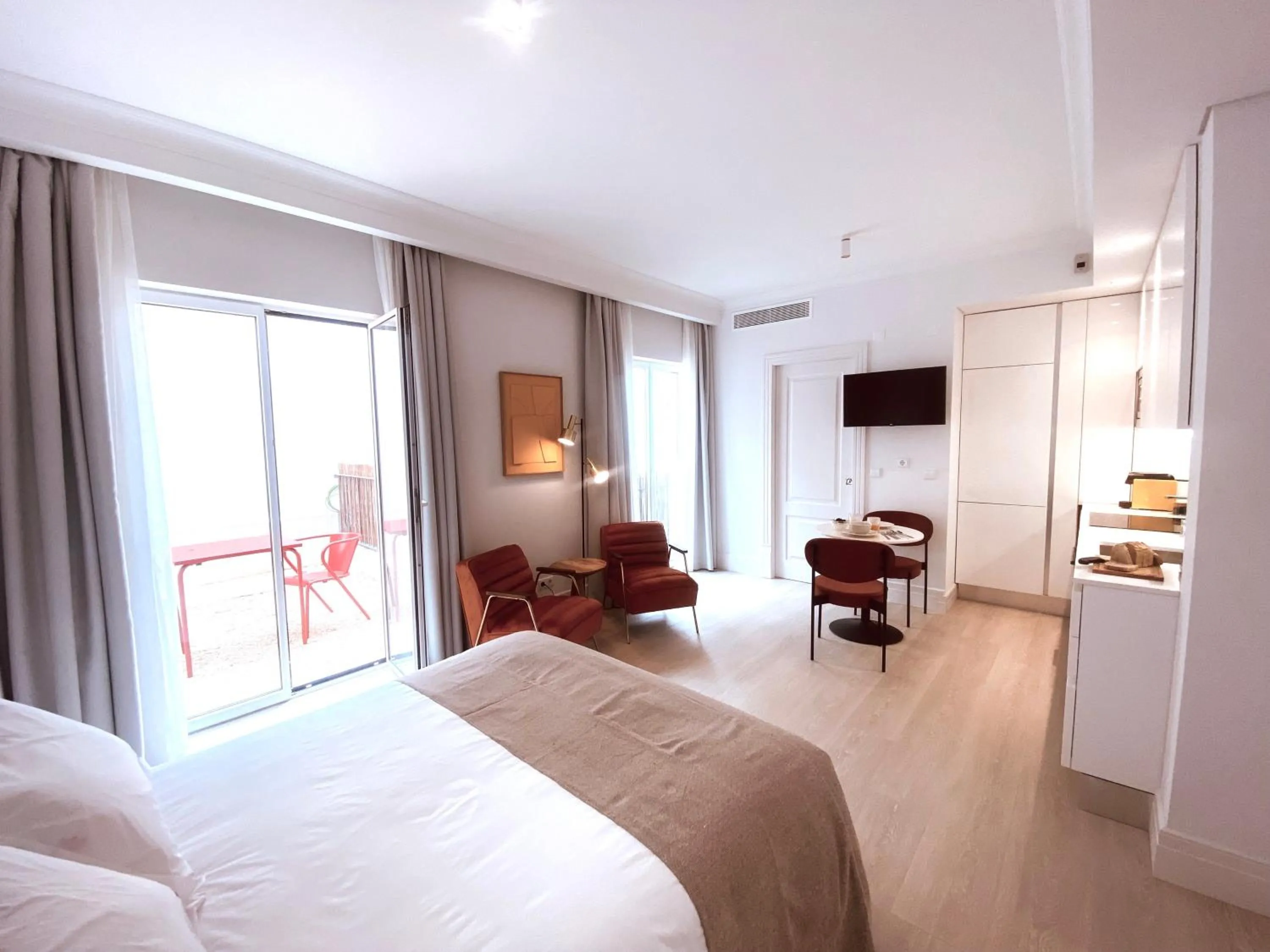 Photo of the whole room, Bed in Les Deux Mariettes Apartments & Suites