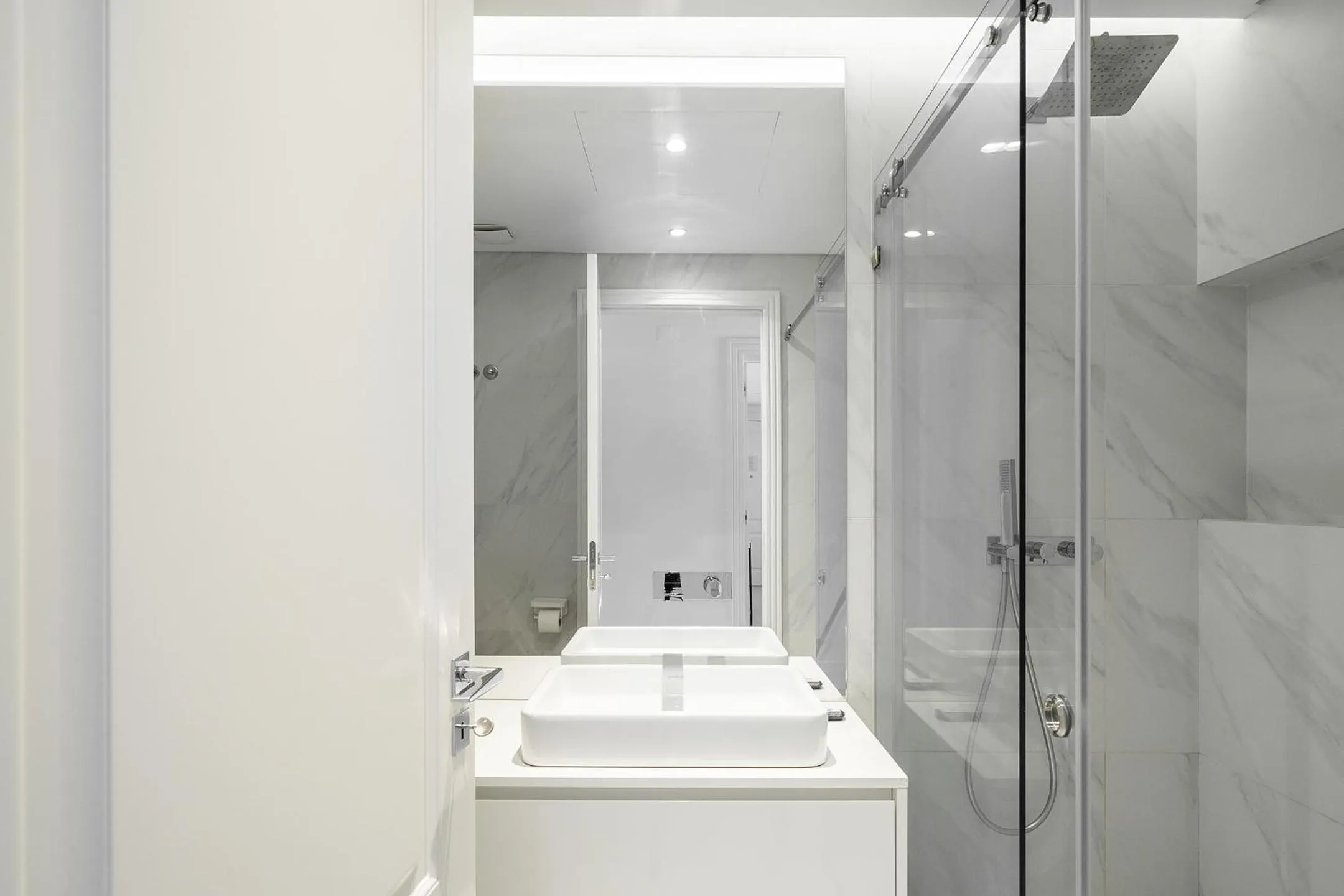 Bathroom in Les Deux Mariettes Apartments & Suites