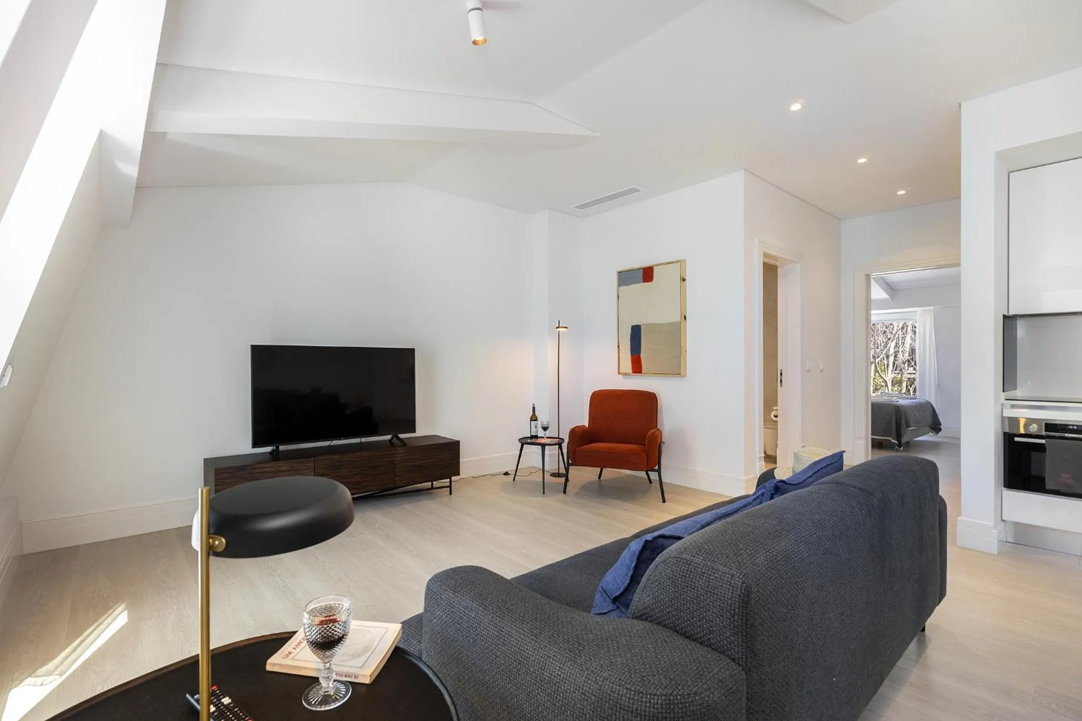 TV and multimedia in Les Deux Mariettes Apartments & Suites