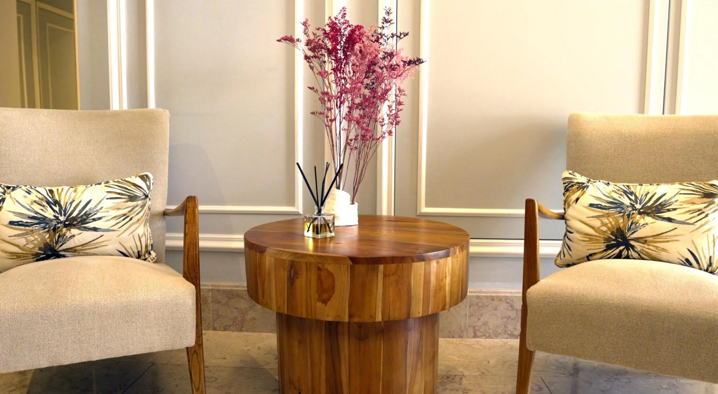 Lobby or reception in Les Deux Mariettes Apartments & Suites