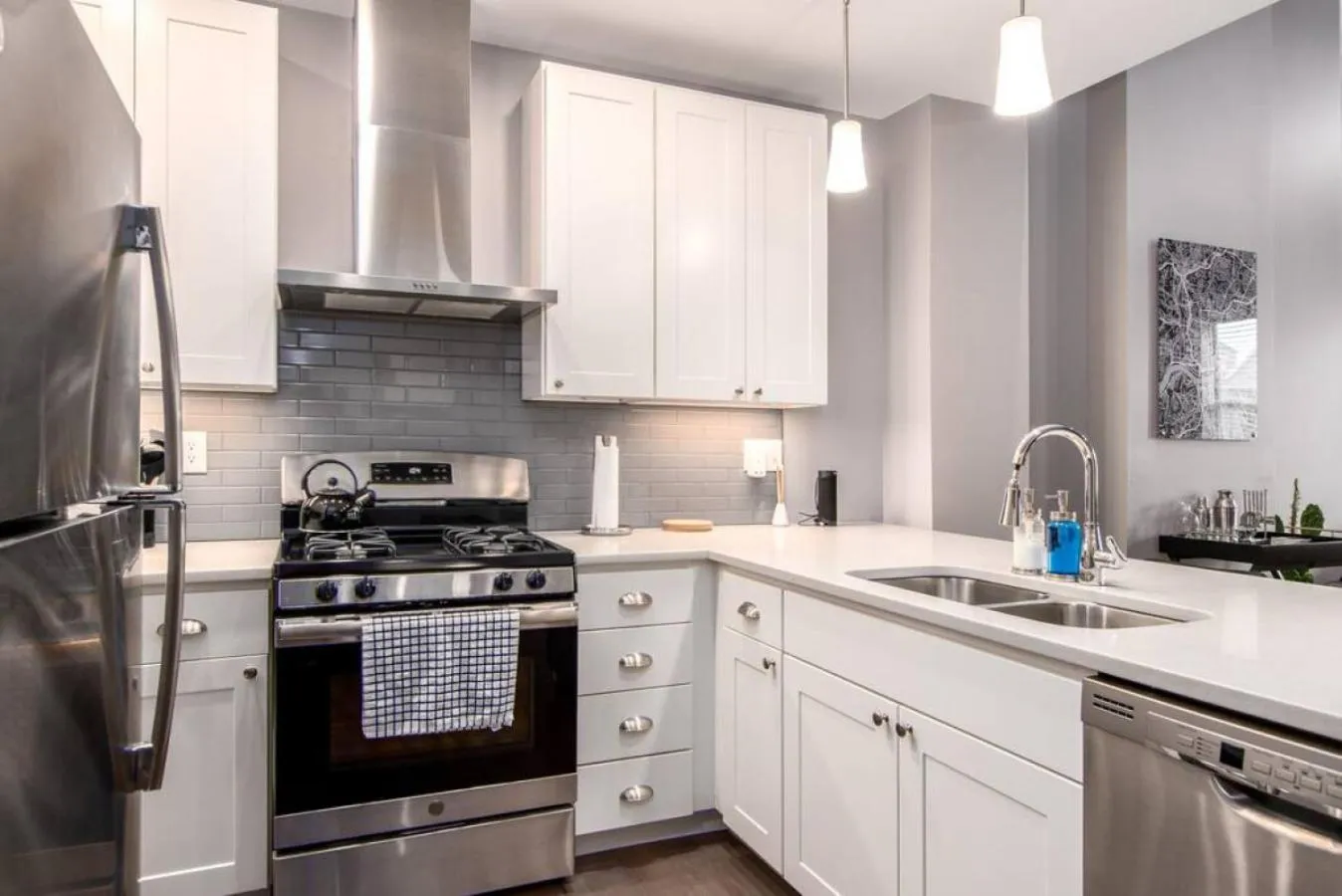 Kitchen or kitchenette in Soaring 2-Bedroom Parkside Loft Walkable to it All