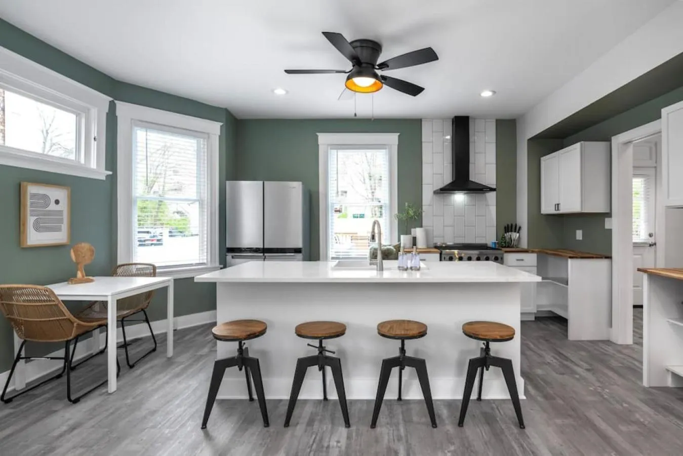 Kitchen or kitchenette in Deluxe 4-Bedroom w Huge Deck 3-Min to Downtown