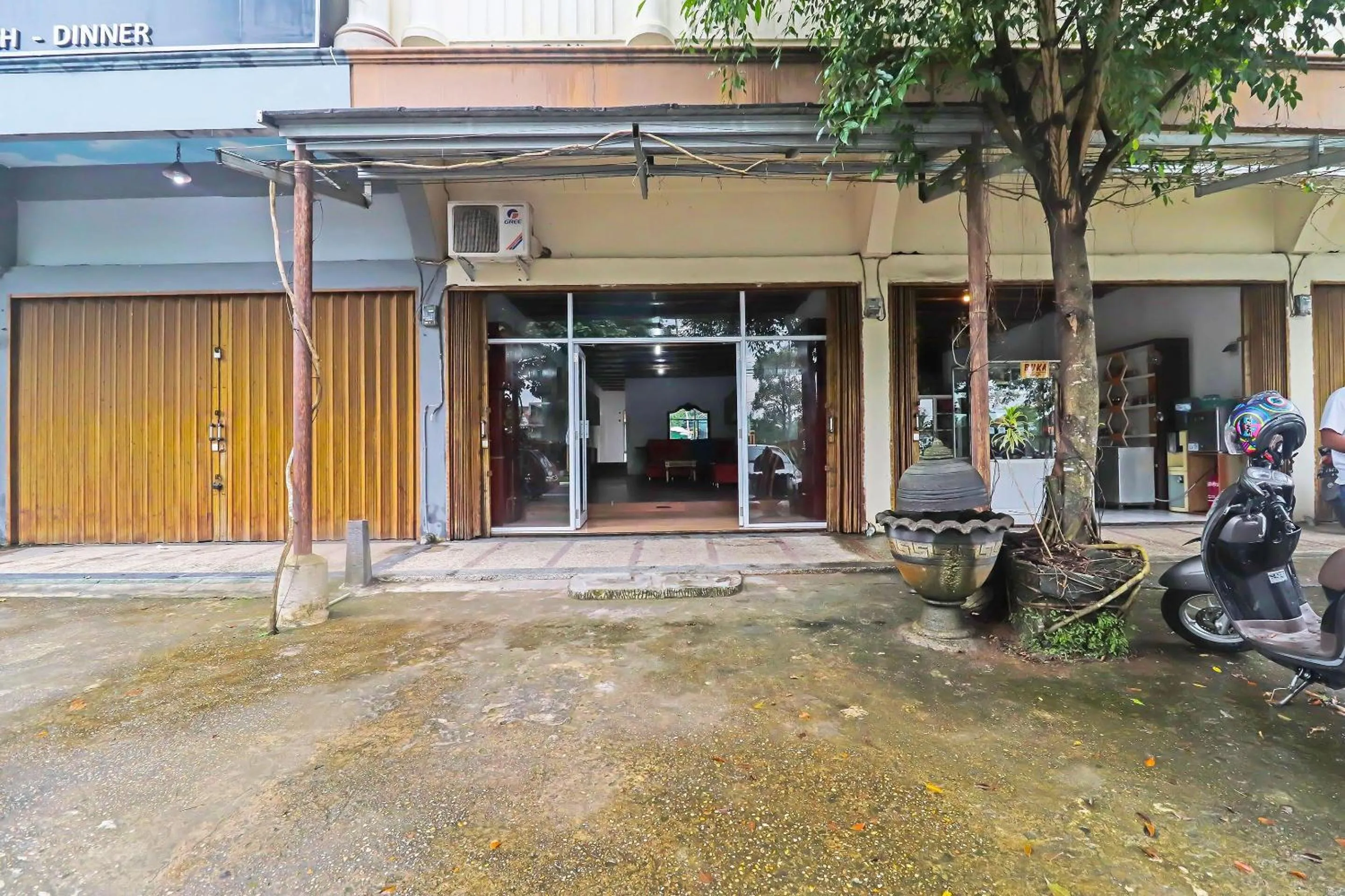 Facade/entrance in OYO 91807 Kemalasari Guesthouse