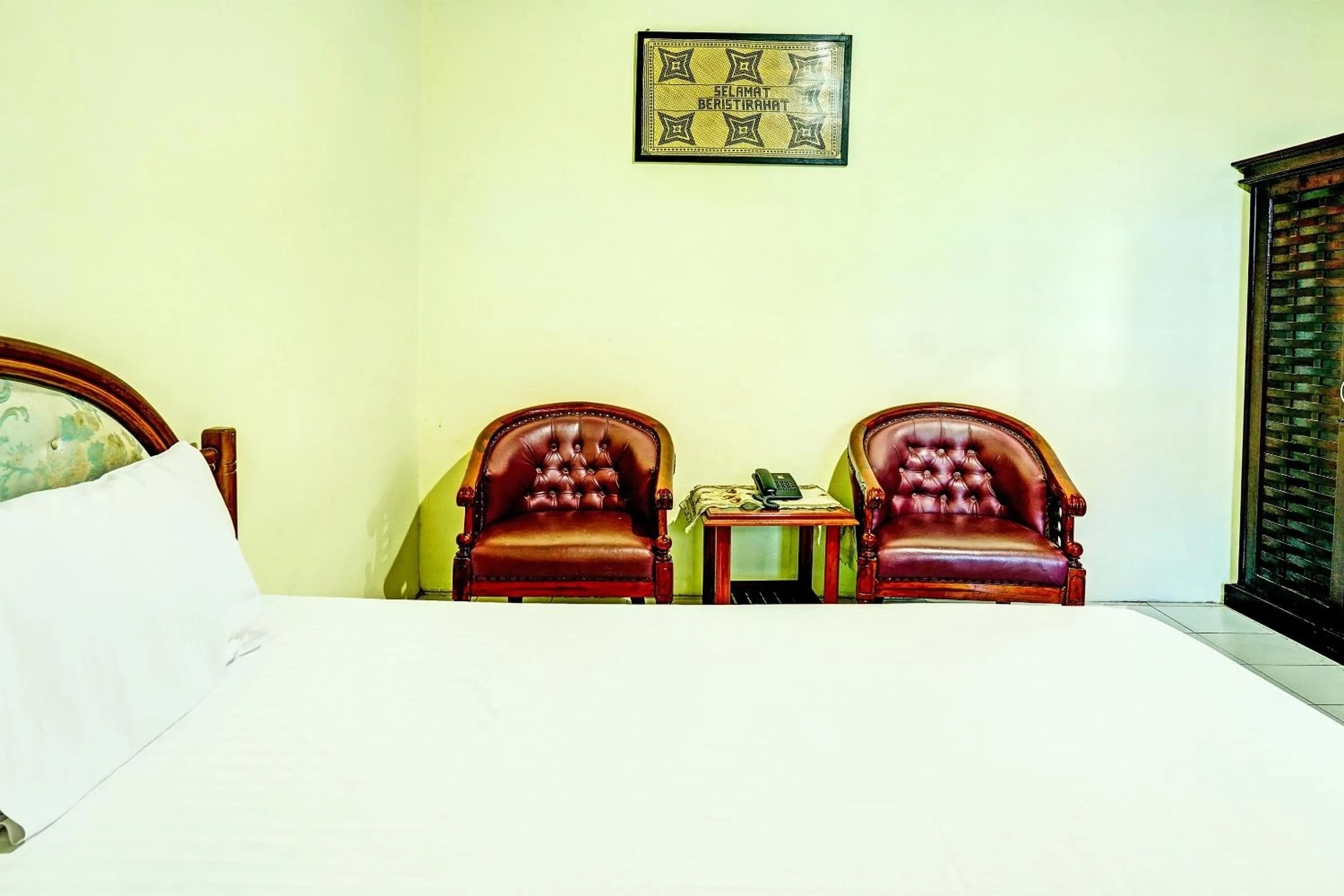 Bedroom in Capital O 91806 Hotel Batu Suli