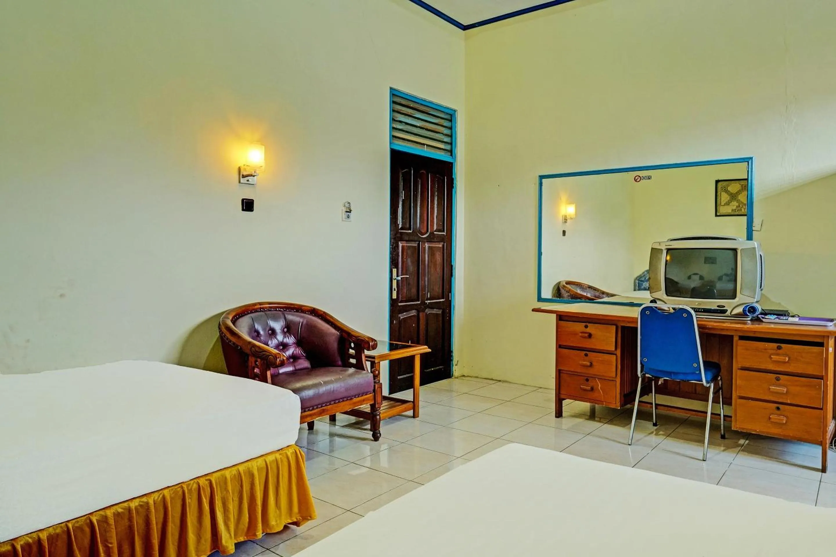 Bedroom in Capital O 91806 Hotel Batu Suli