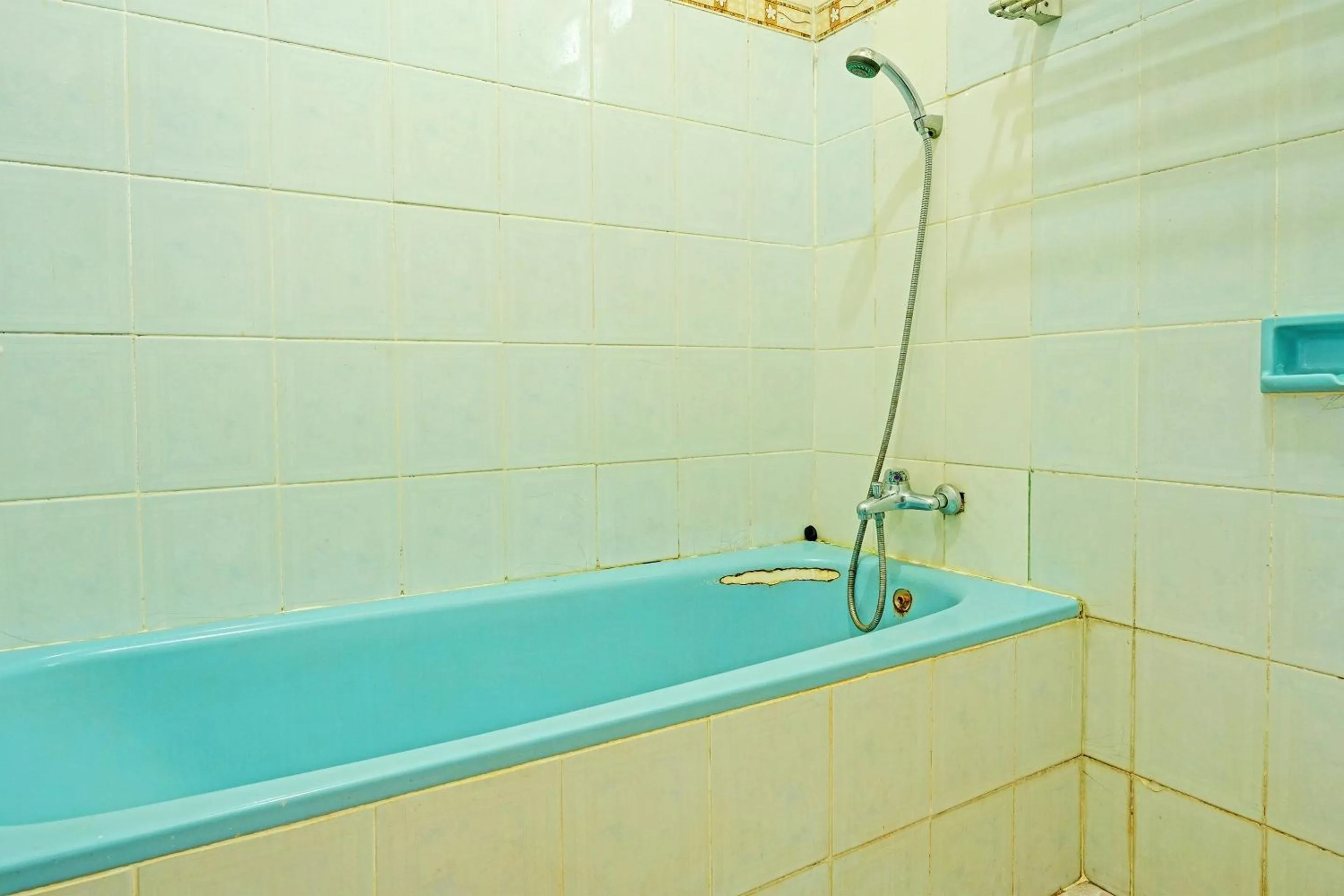 Bathroom in Capital O 91806 Hotel Batu Suli