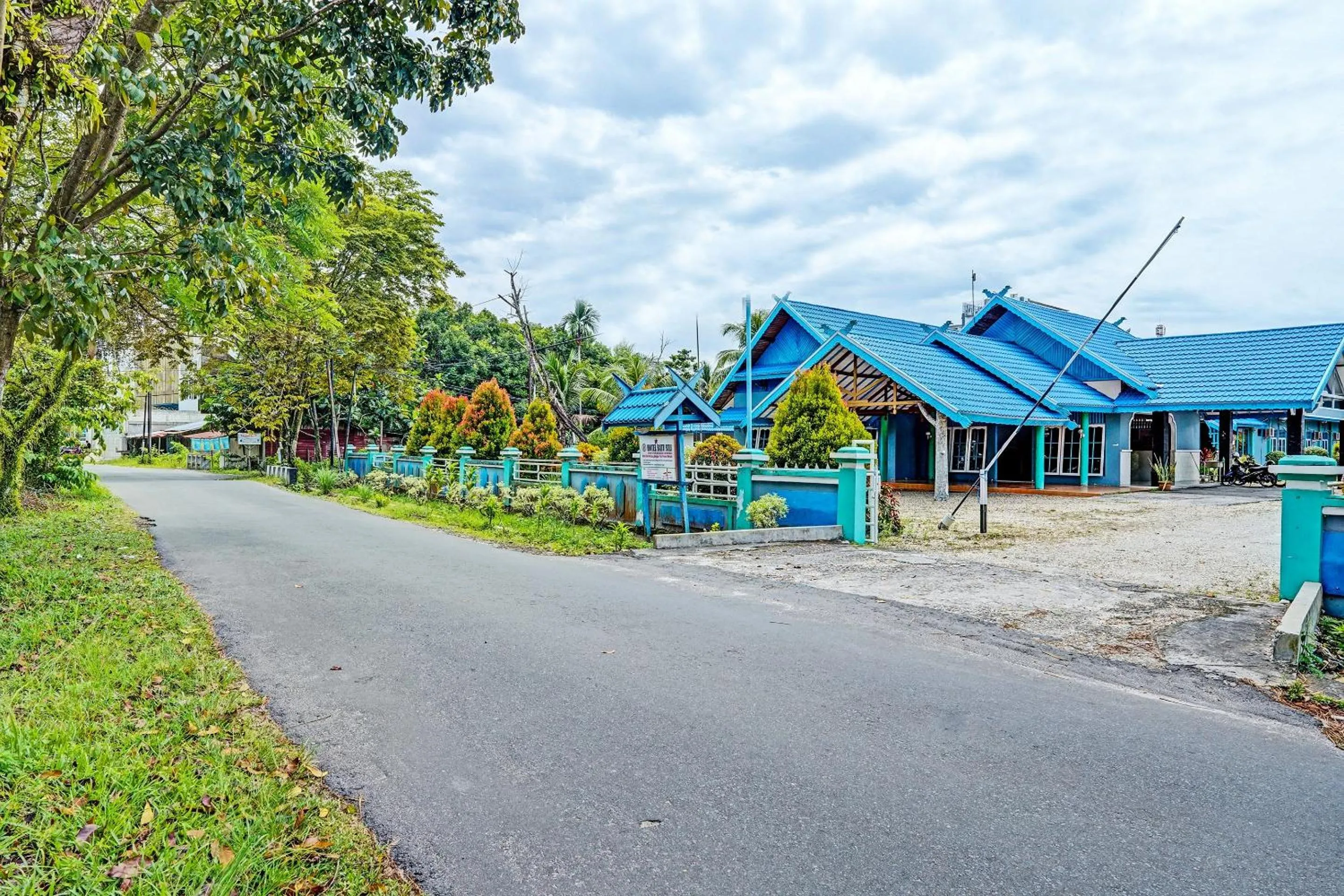 Facade/entrance in Capital O 91806 Hotel Batu Suli