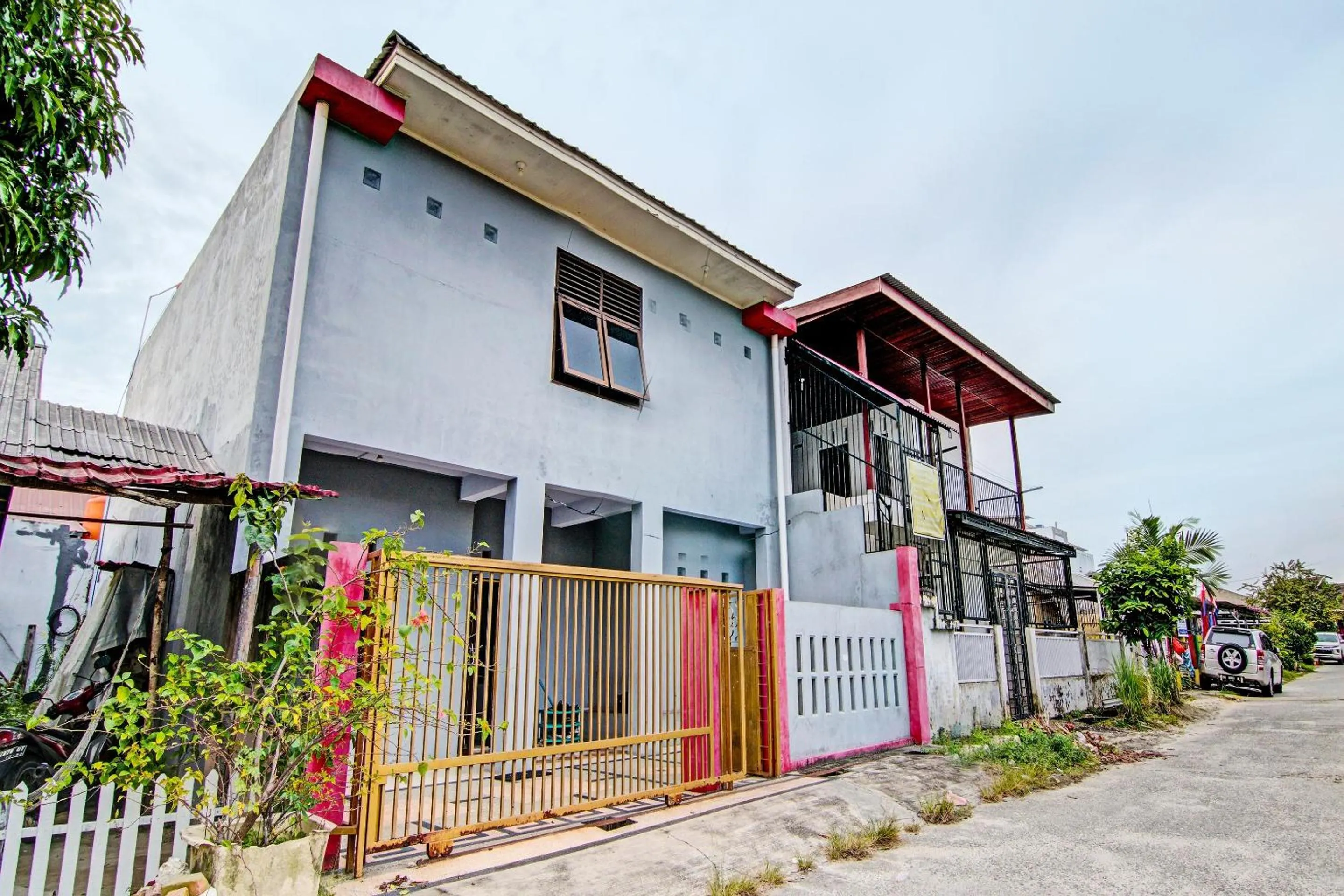 Facade/entrance in Hotel O Homestay Dinda Syariah Near Masjid Al Amin